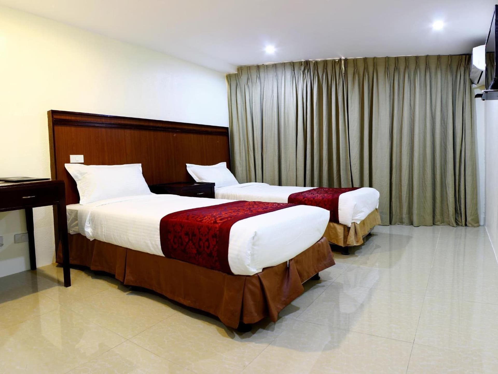 Chinatown Lai Lai Hotel Inc