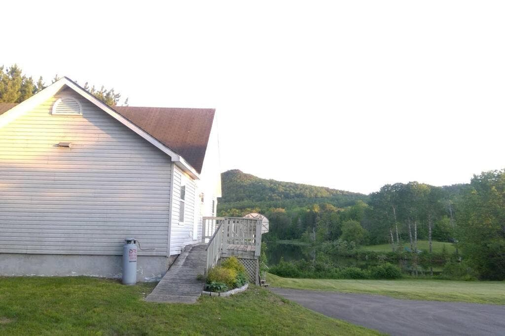 Lakeside Snowmobile - Ski Villa, 4BR 2BA, sleeps 10
