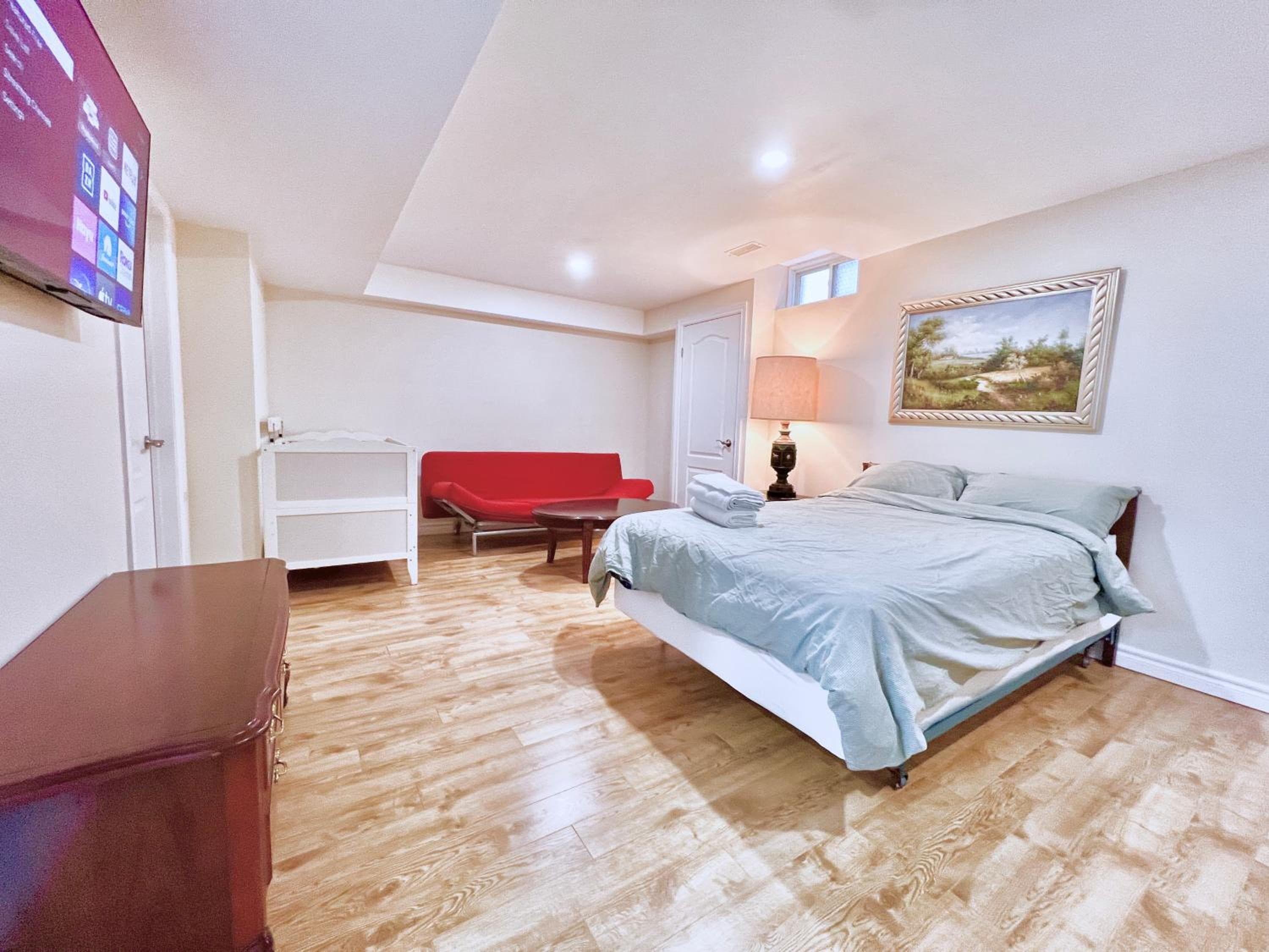 Cozy Rooms in Bright Walkout Suite - Newly Renovated in 2026