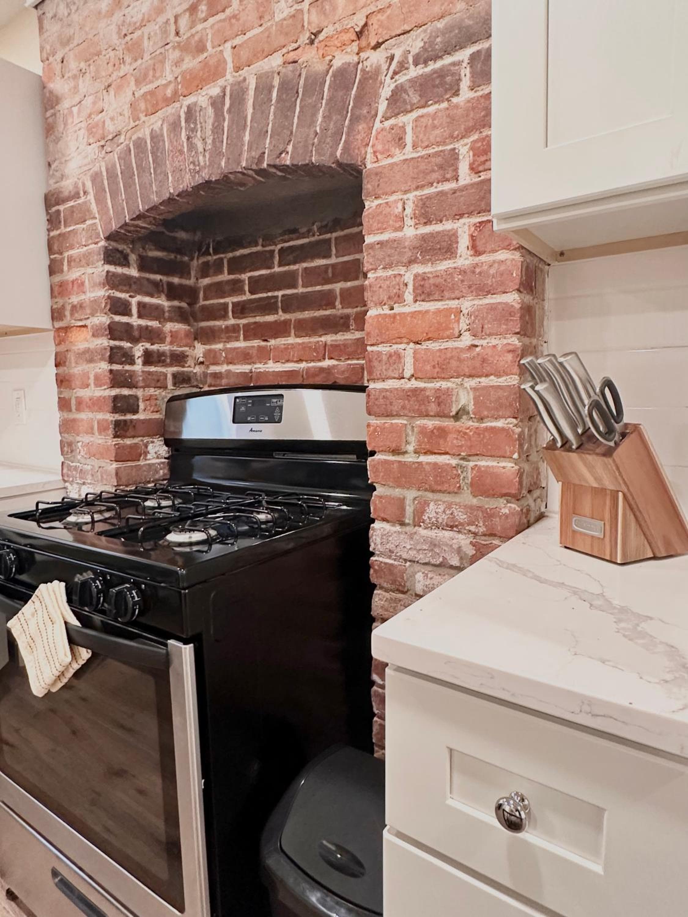 Classical Isbills Row House close to NYC
