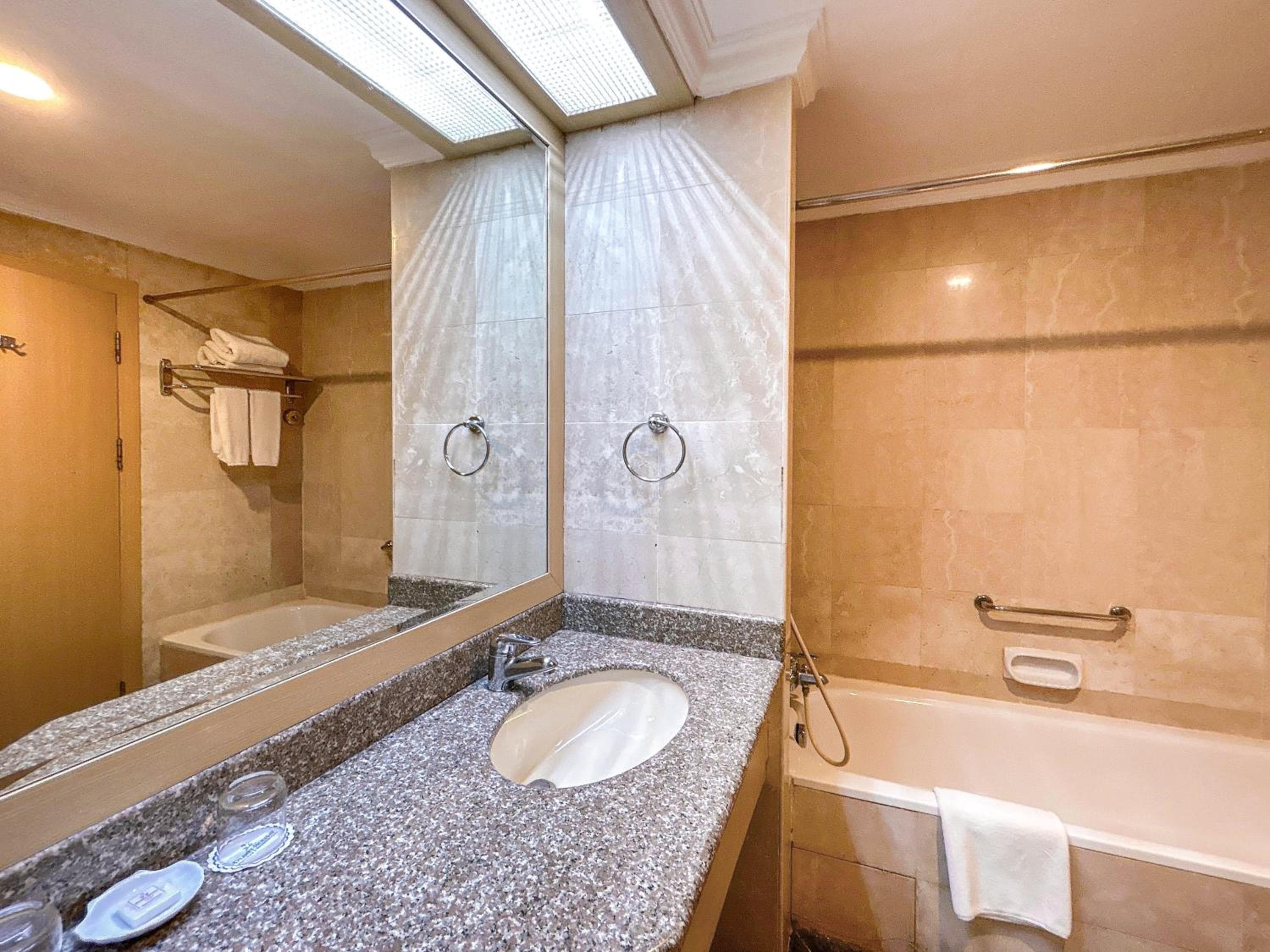 Planet Holiday Hotel & Residence