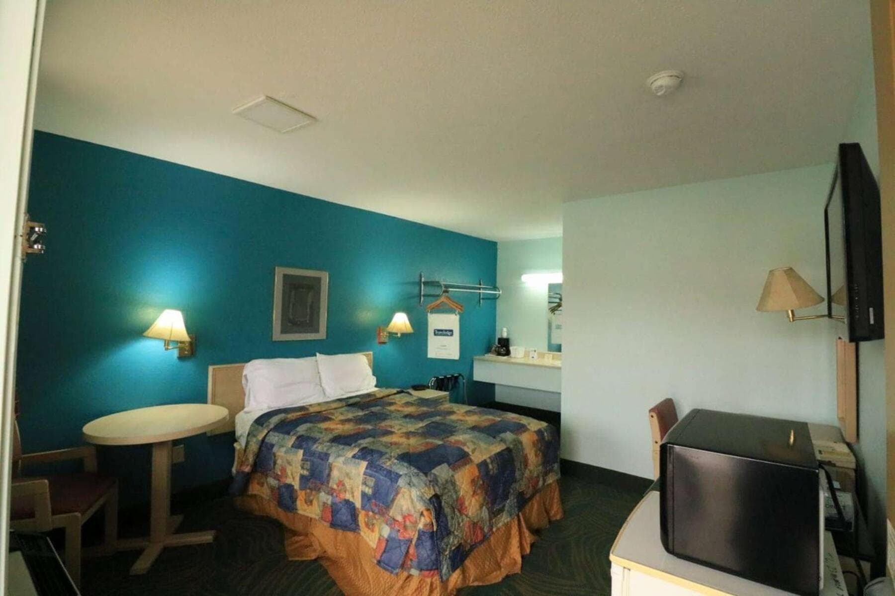 Travelodge by Wyndham Parkersburg