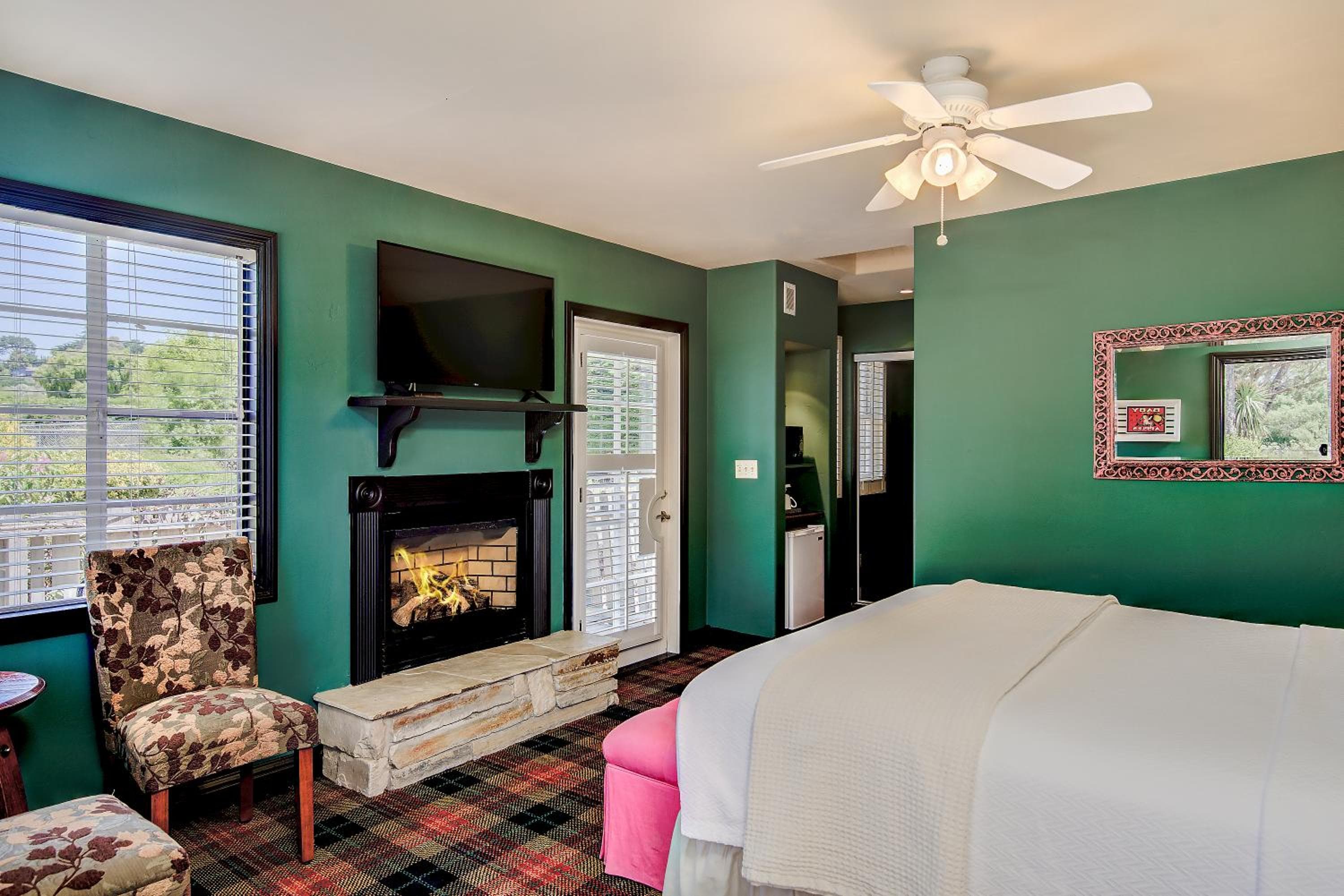 Carmel River Inn & Cottages