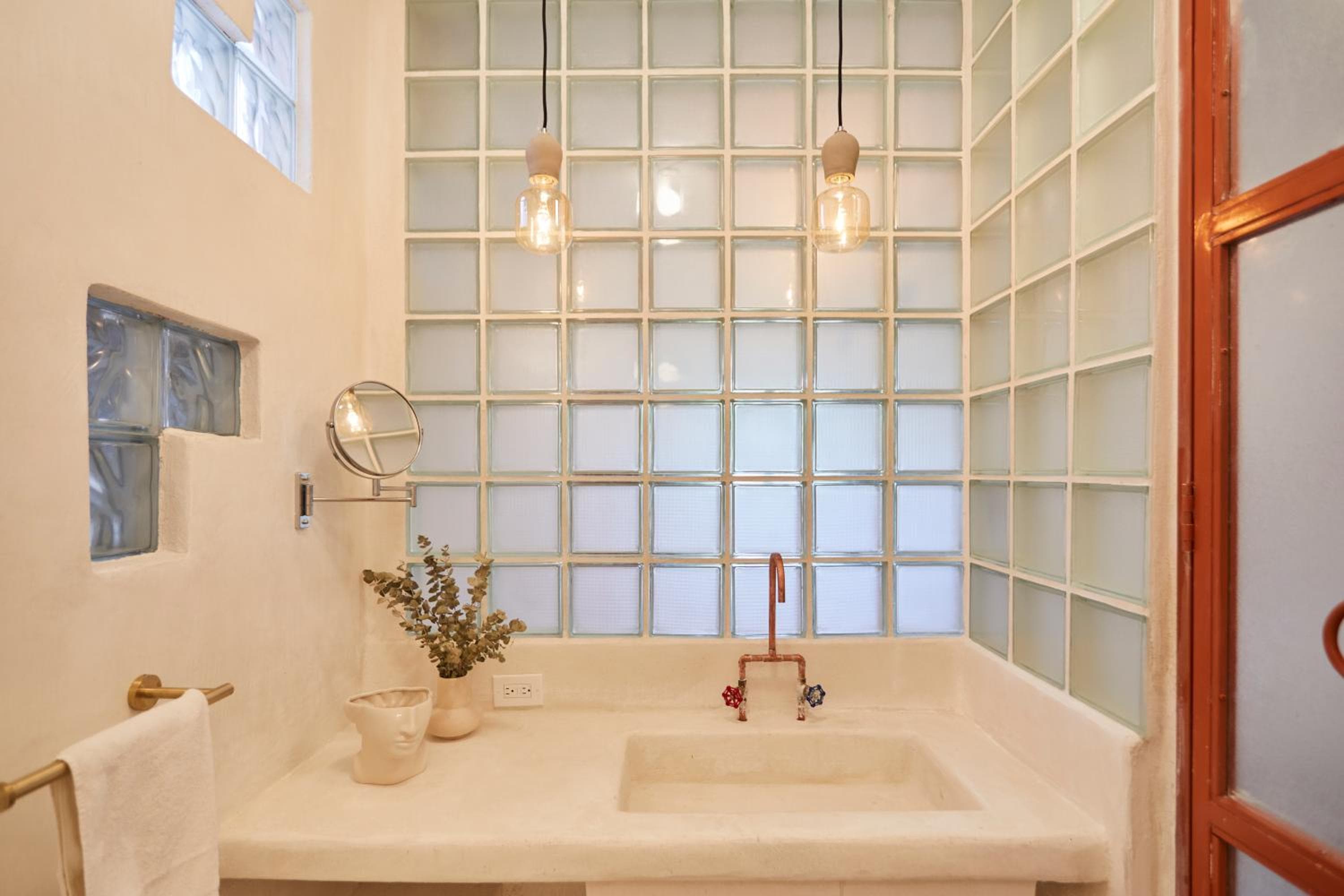 DADA JAJA by DW