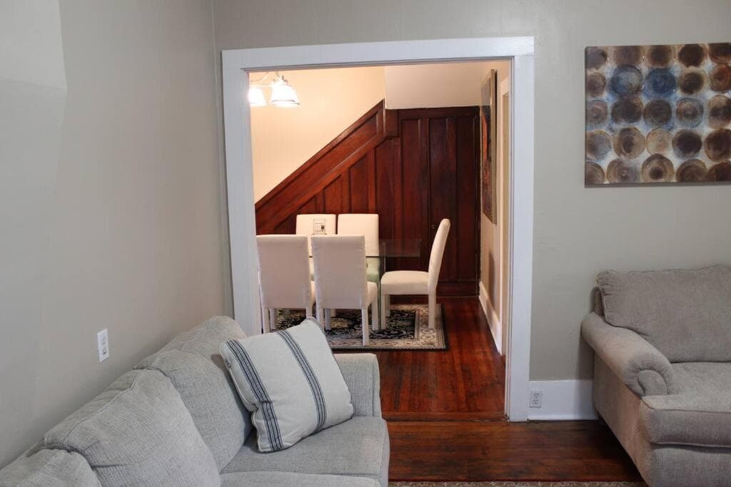 The Purple Door apt in the heart of Radford city