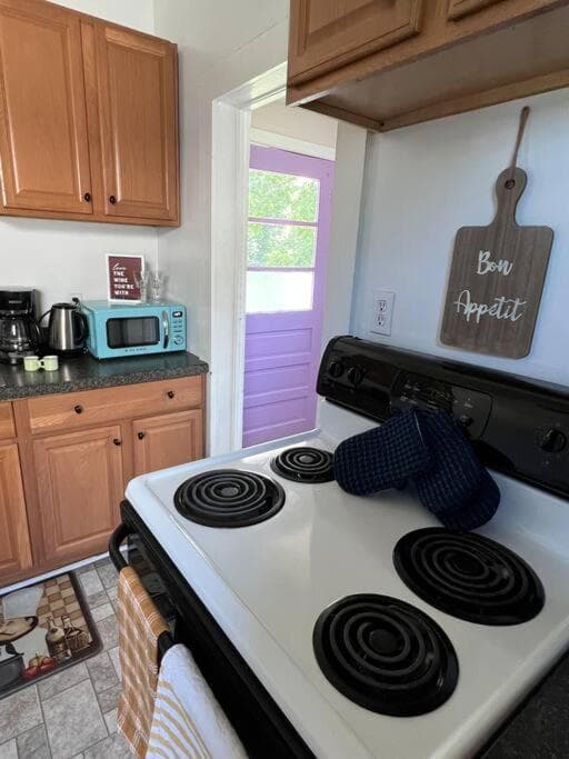 The Purple Door apt in the heart of Radford city