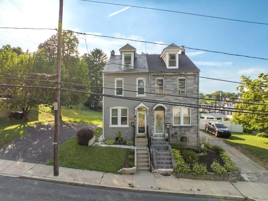 Rare City Home w/ Backyard Fire-pit & Hottub