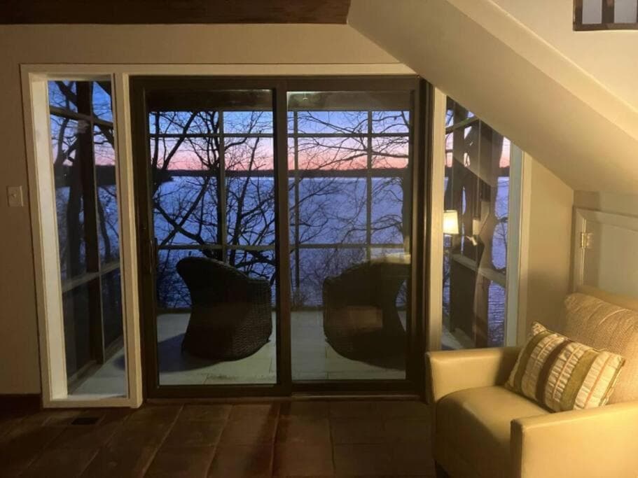 2 BR Newly Renovated Waterfront Home; 10 min from MGM & the Gaylord
