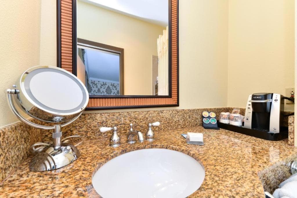 St Charles Inn, Superior Hotel