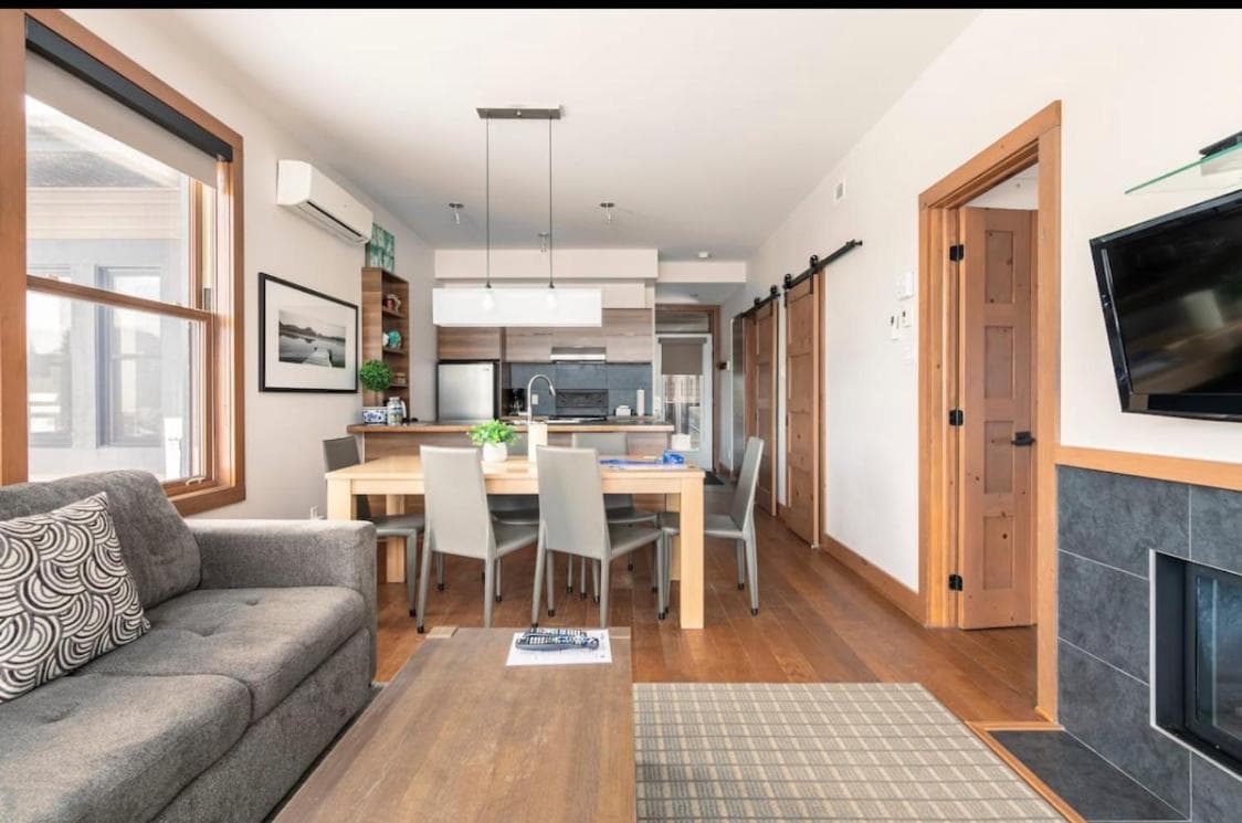 Appartement-Condo sur Lac Superieur-Mont-Tremblant
