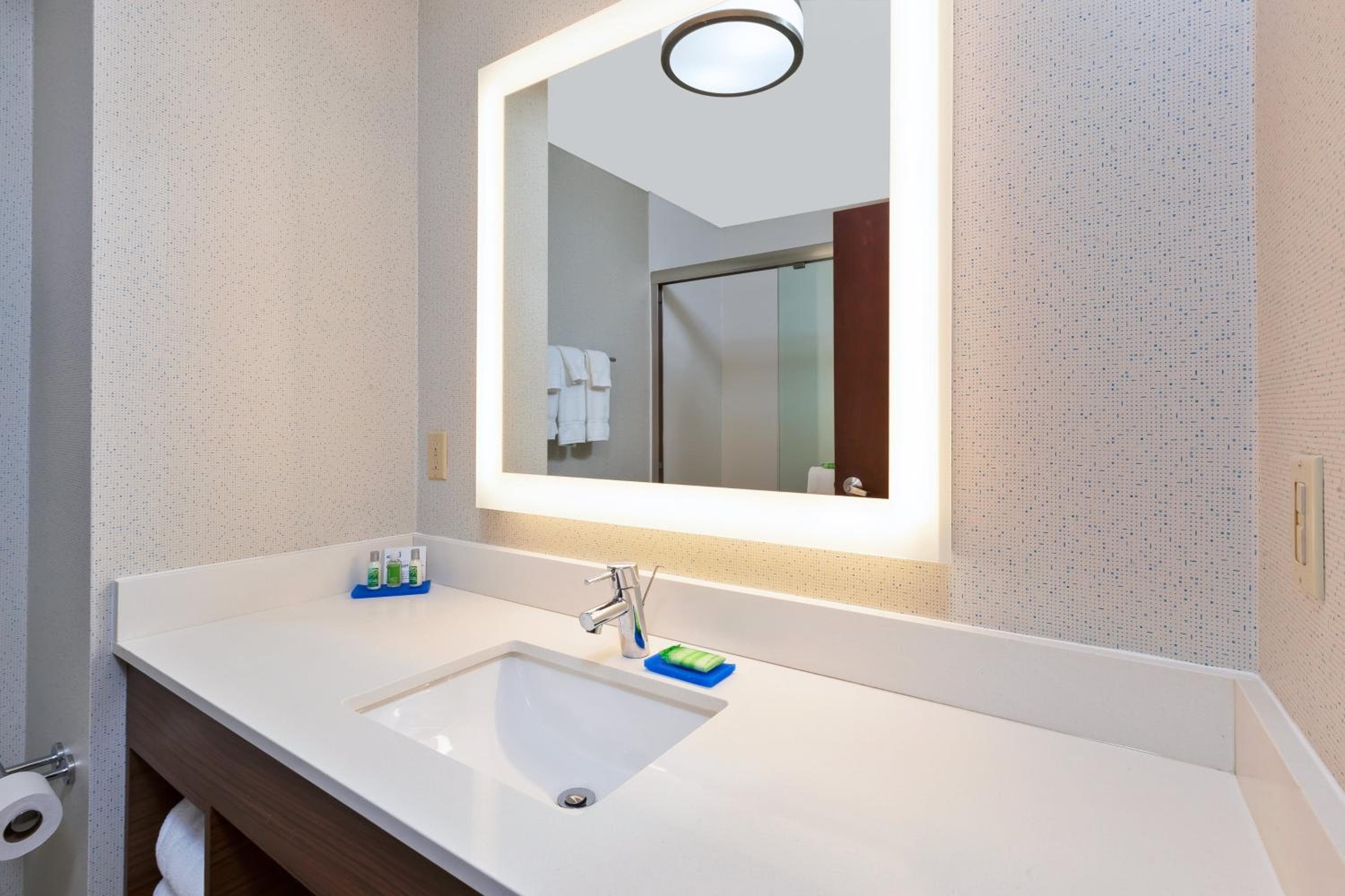 Holiday Inn Express Hotel & Suites Cleveland-Richfield by IHG