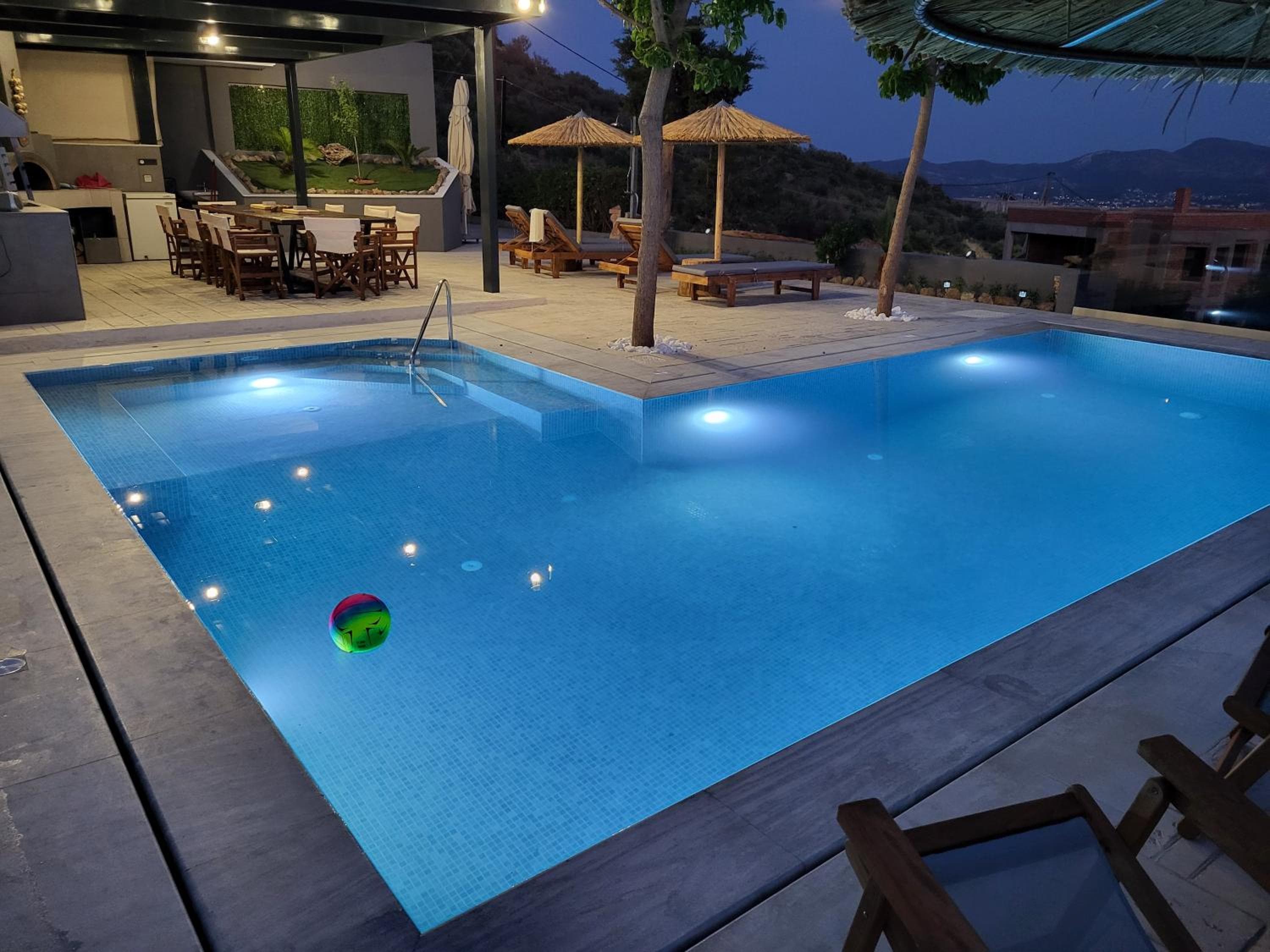 Stergiou Luxury Apartments with shared pool