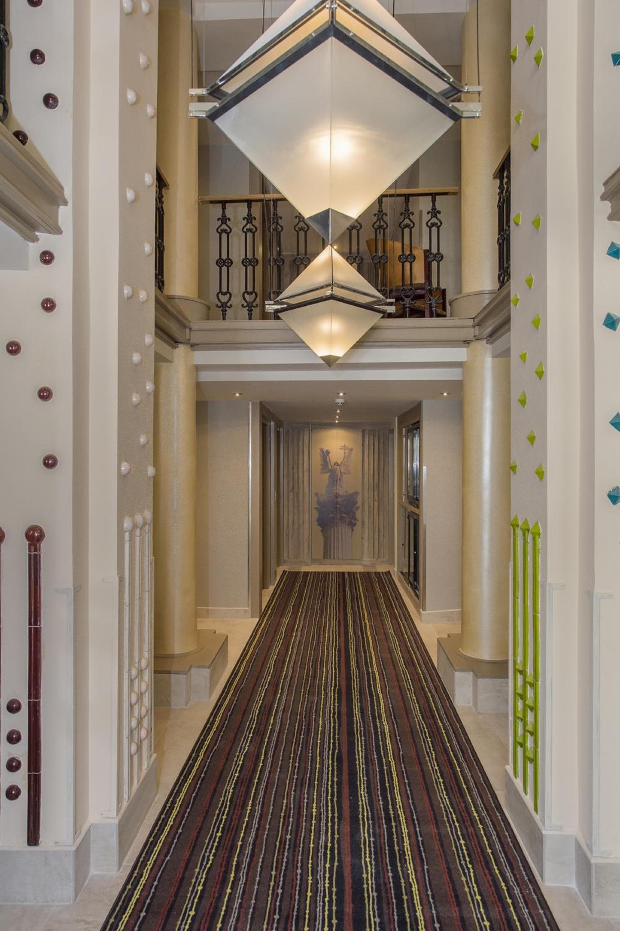 Three Corners Hotel Art