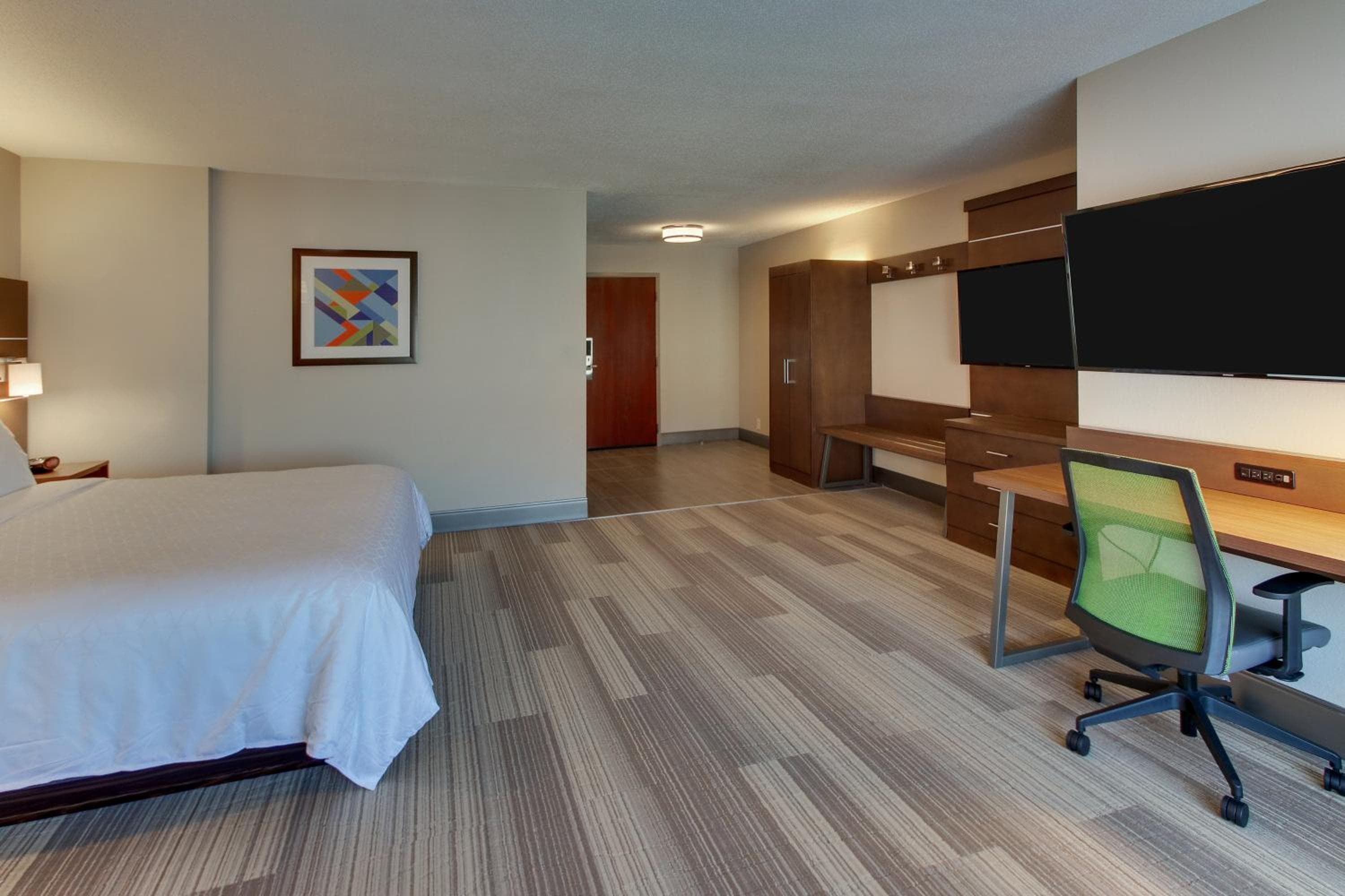 Holiday Inn Express & Suites Atlanta Perimeter Mall Hotel by IHG