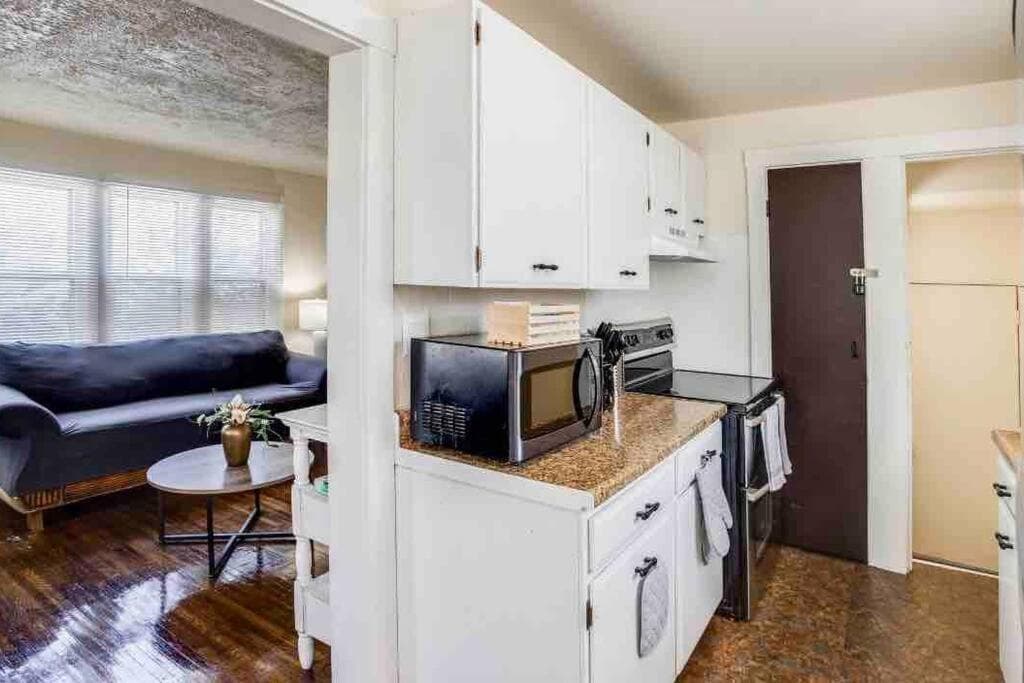 Adorable within min of lake in quiet neighborhood