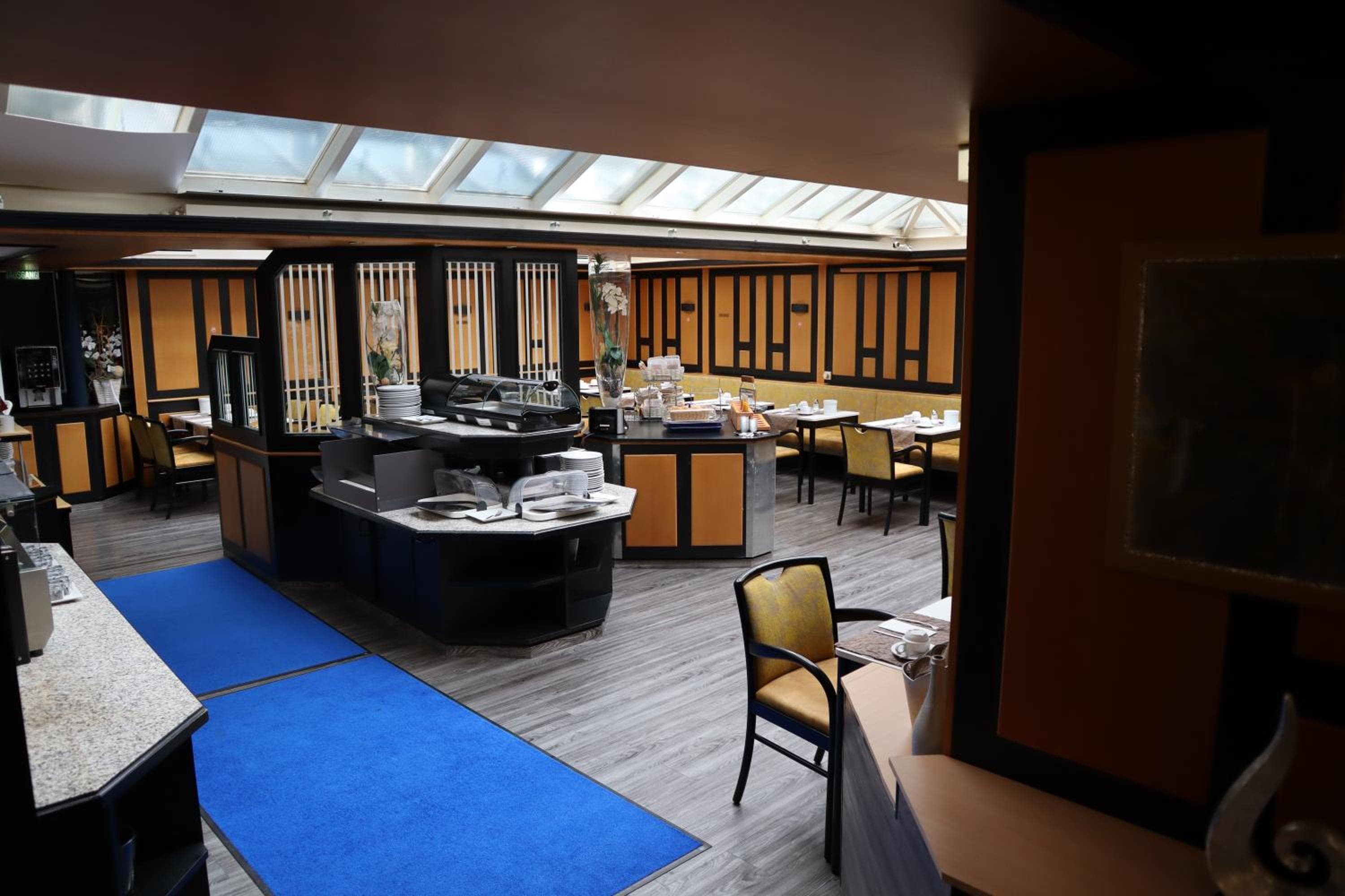 Avenue Hotel