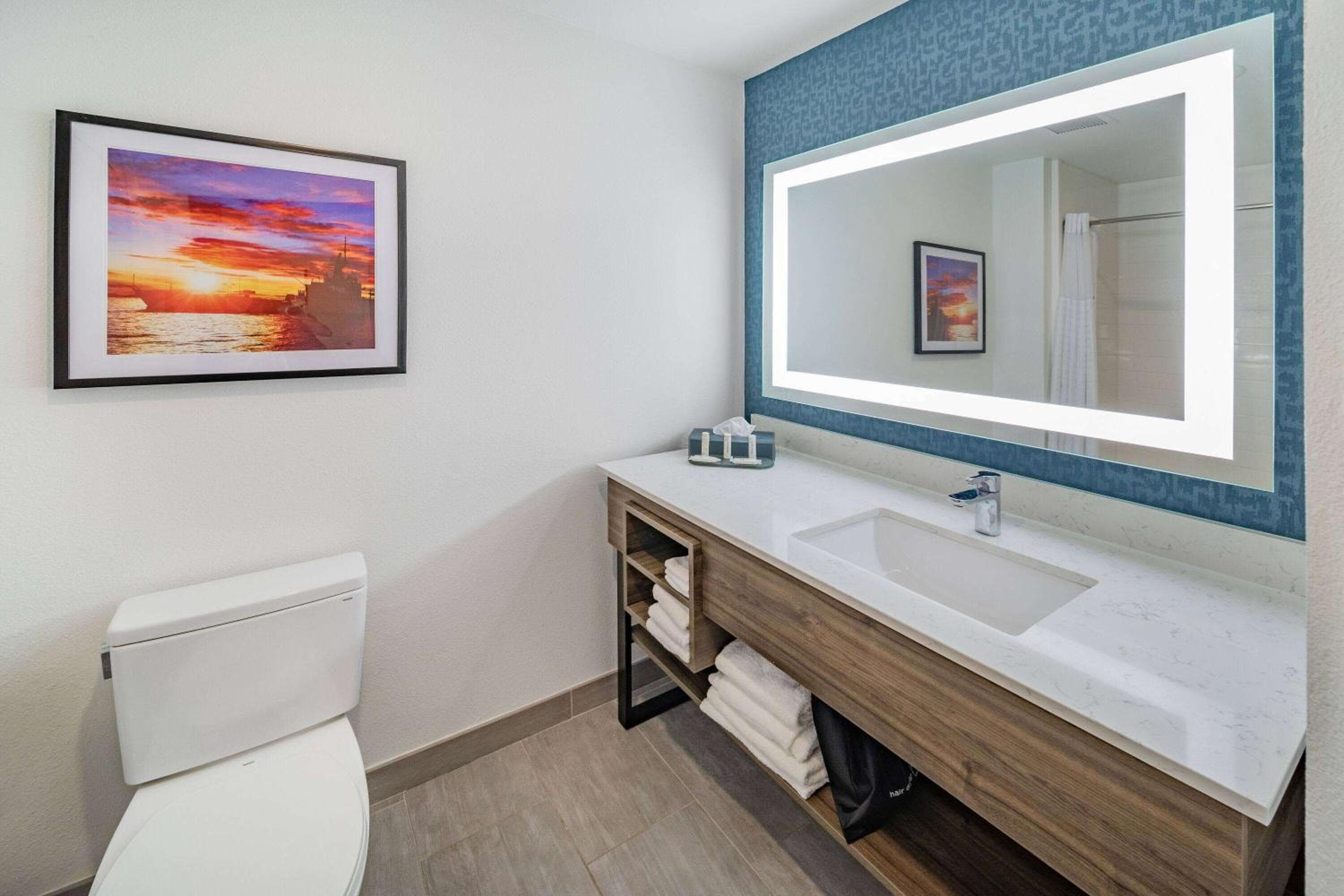 La Quinta Inn & Suites by Wyndham Texas City I 45 Galveston Area