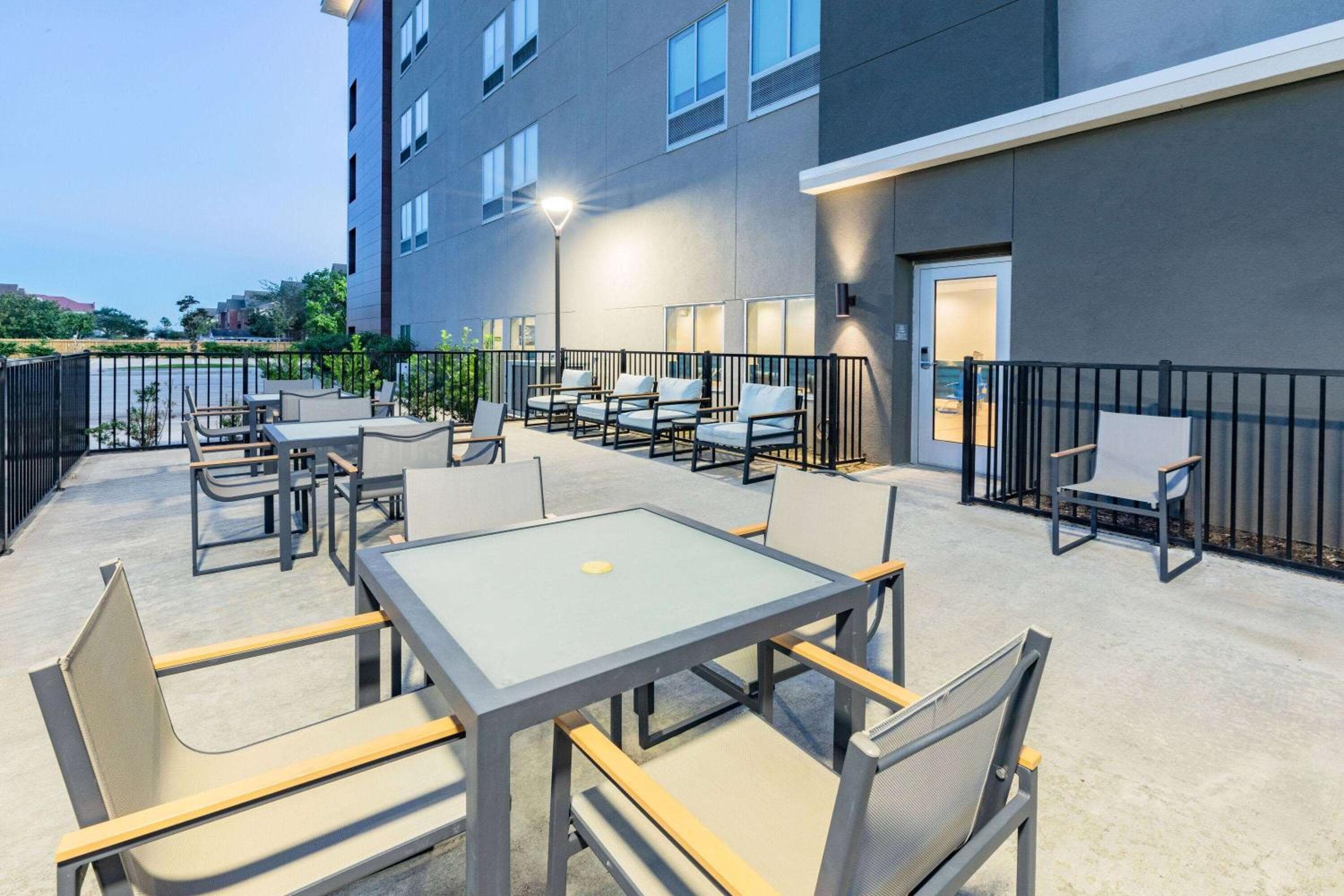 La Quinta Inn & Suites by Wyndham Texas City I 45 Galveston Area