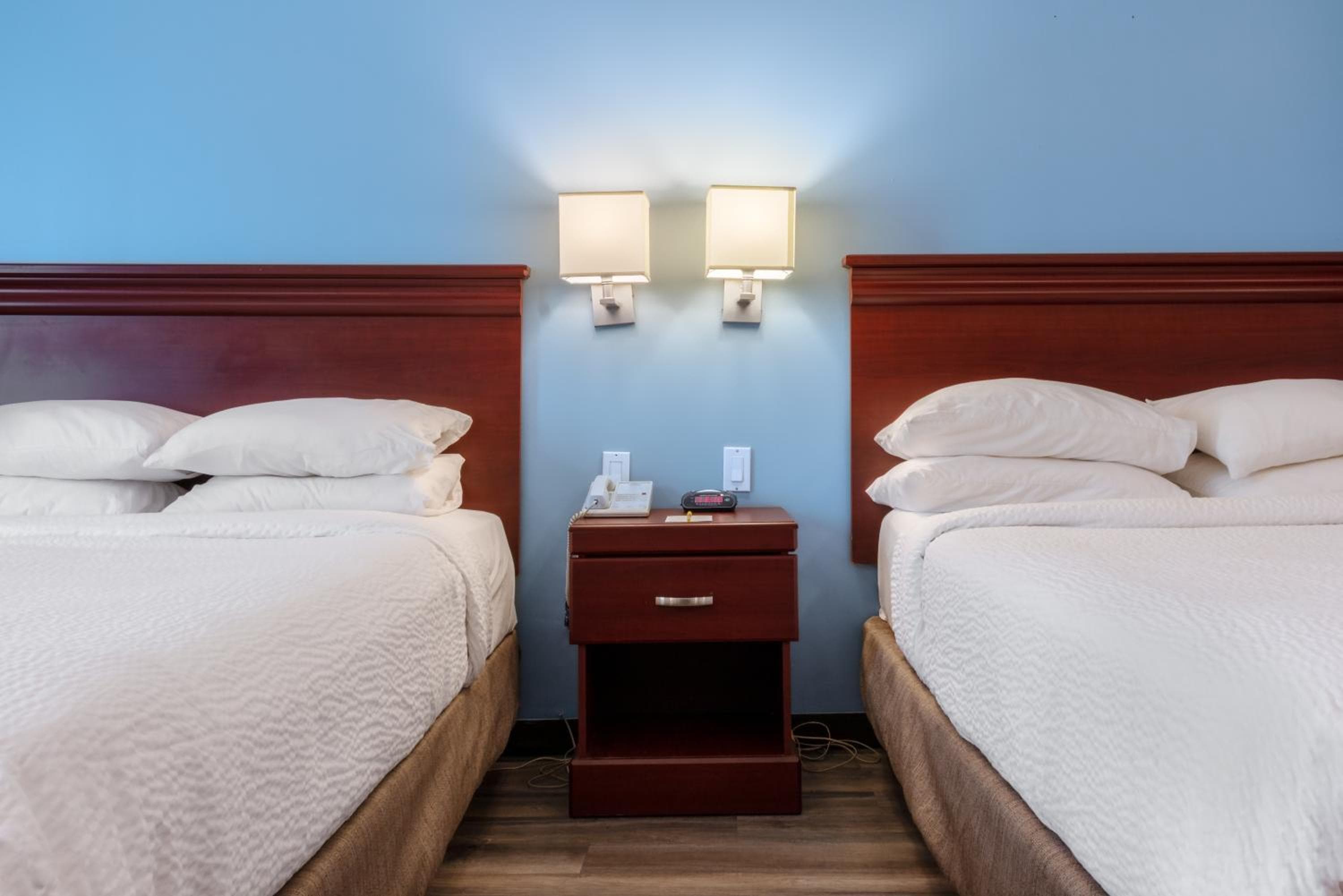 Premier Inn & Suites - Downtown Hamilton