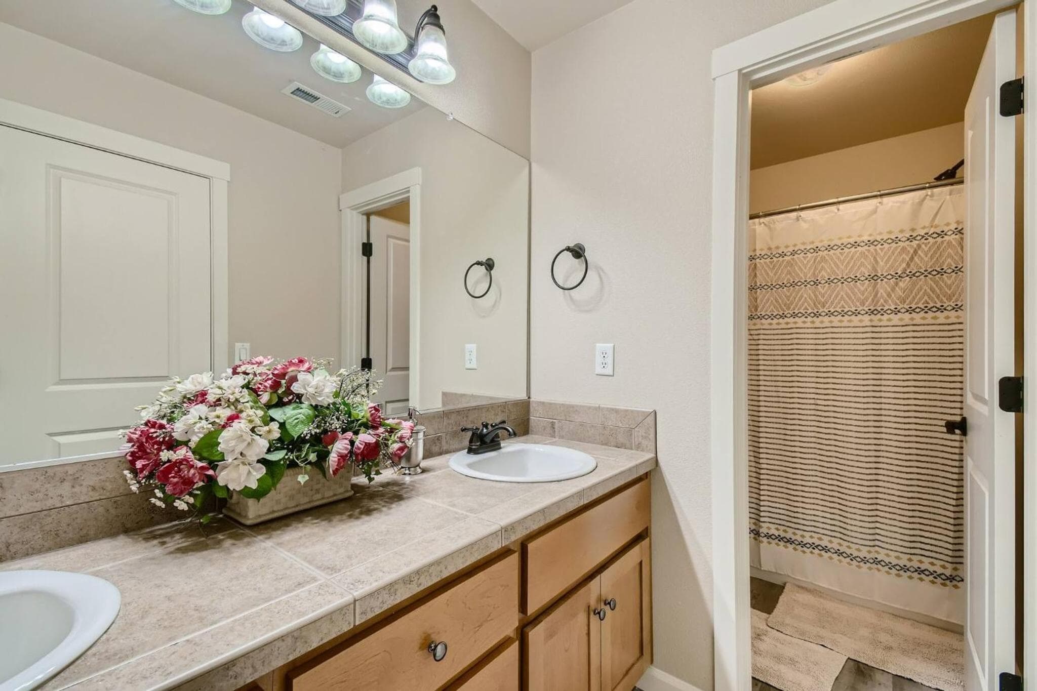 Oregon Jade Lodging Monthly Rental 3 Br, No Tax