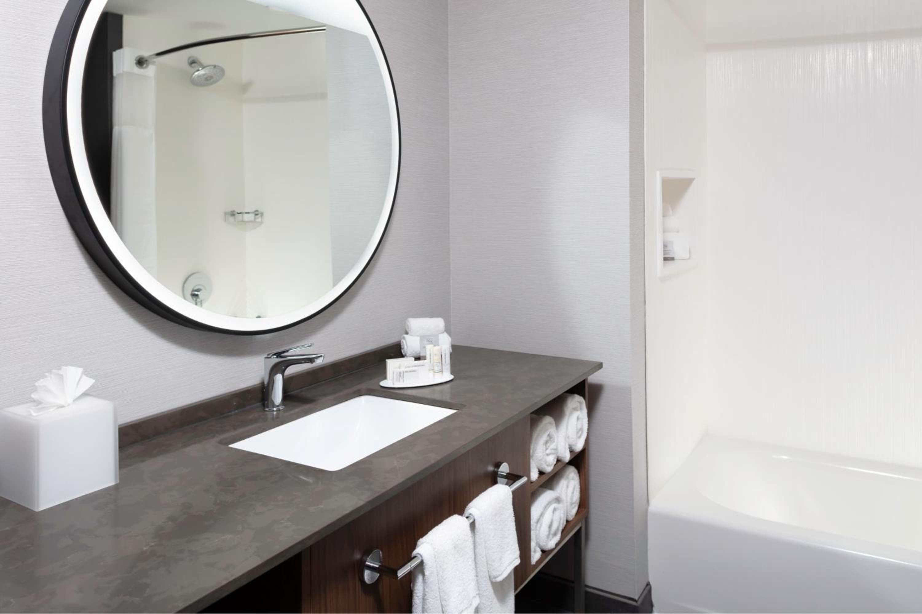 Courtyard by Marriott Memphis East Galleria