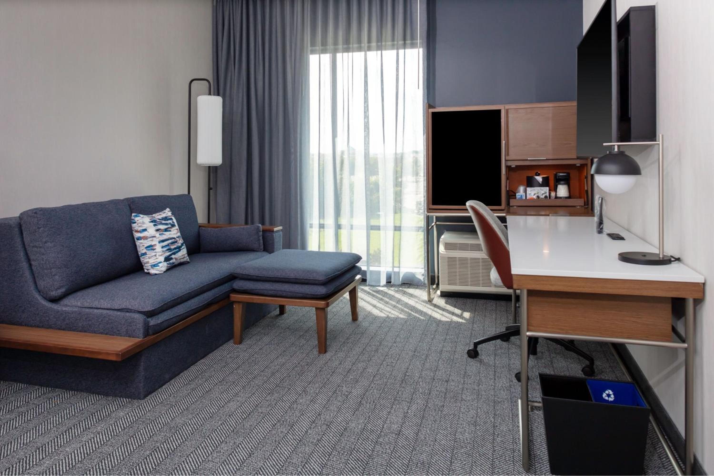 Courtyard by Marriott Memphis East Galleria