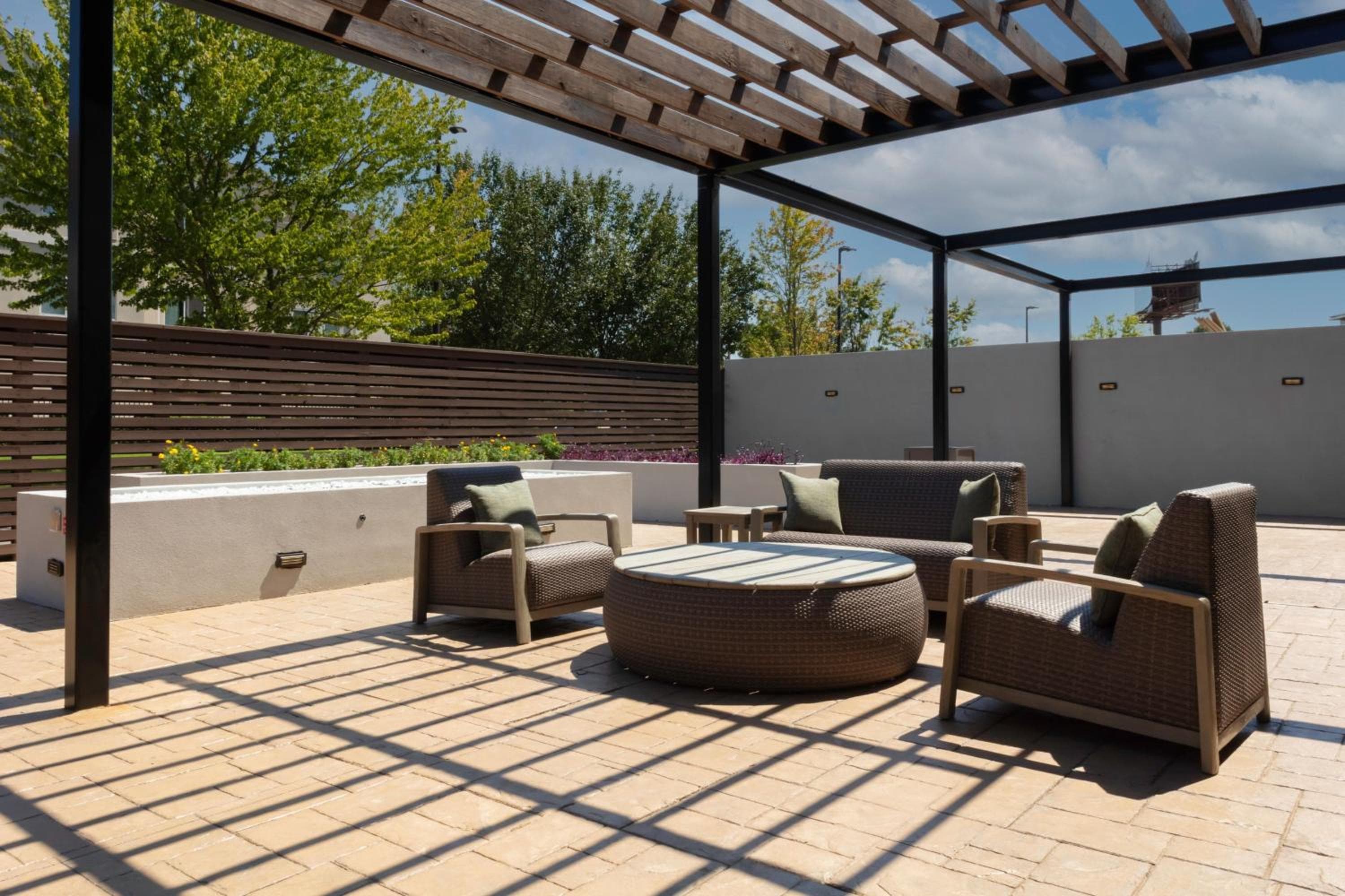 Courtyard by Marriott Memphis East Galleria