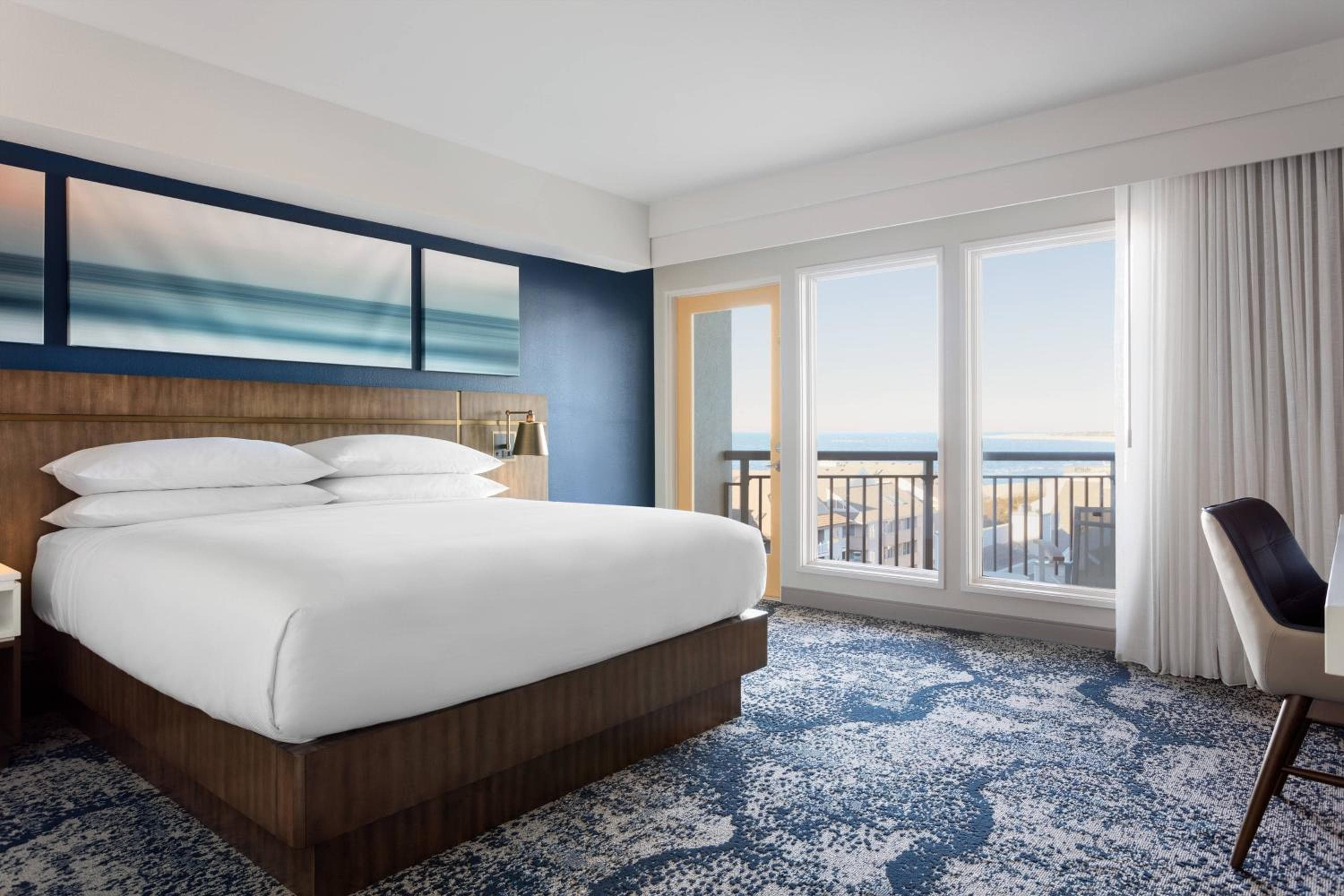 Delta Hotels by Marriott™ Virginia Beach Waterfront Suites