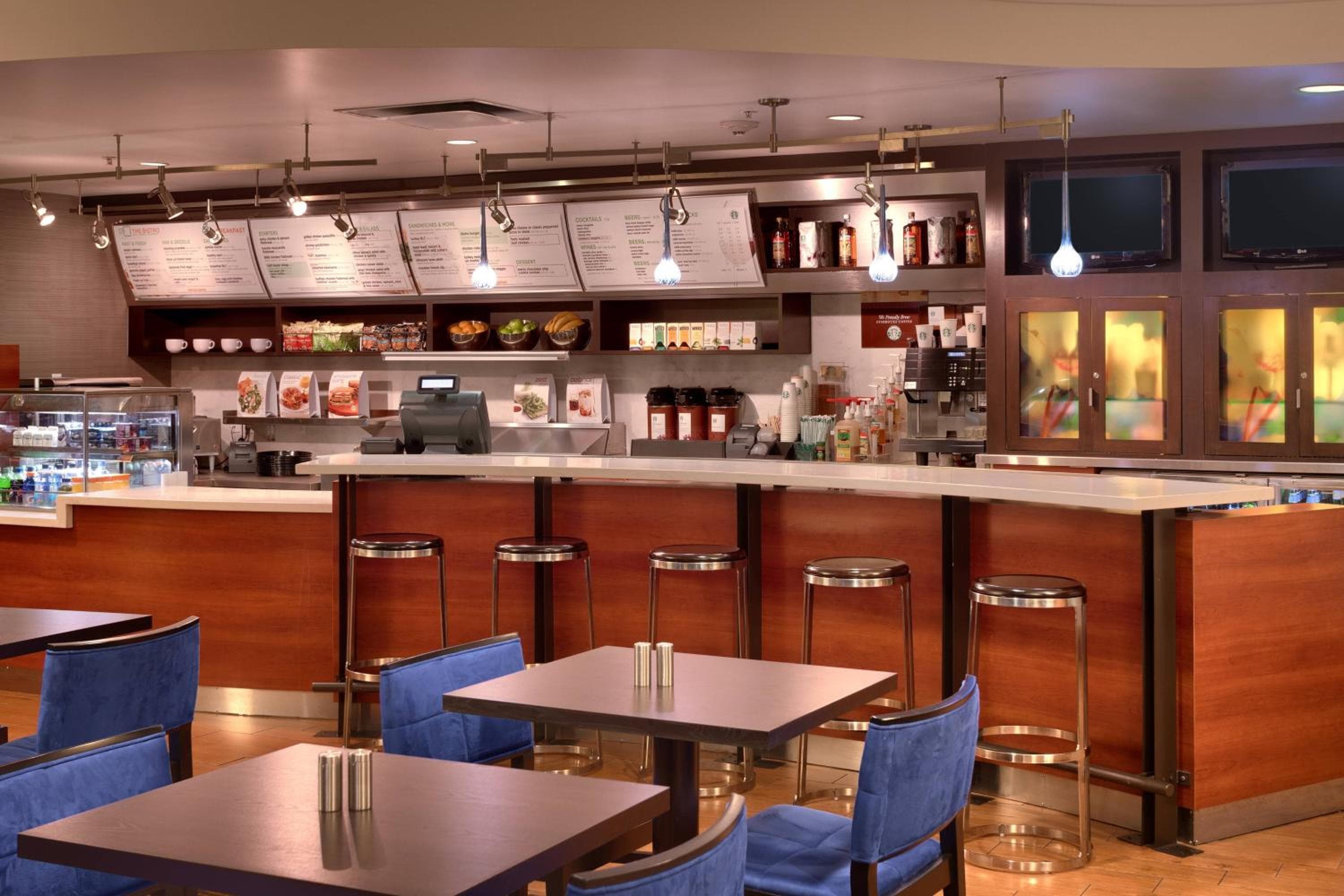Courtyard by Marriott Kansas City Shawnee