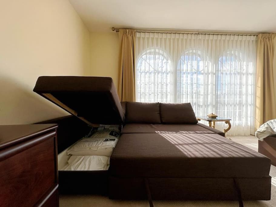Super Cosy 8Bed & 6Bath in Vancouver heart near to airport and DownTown
