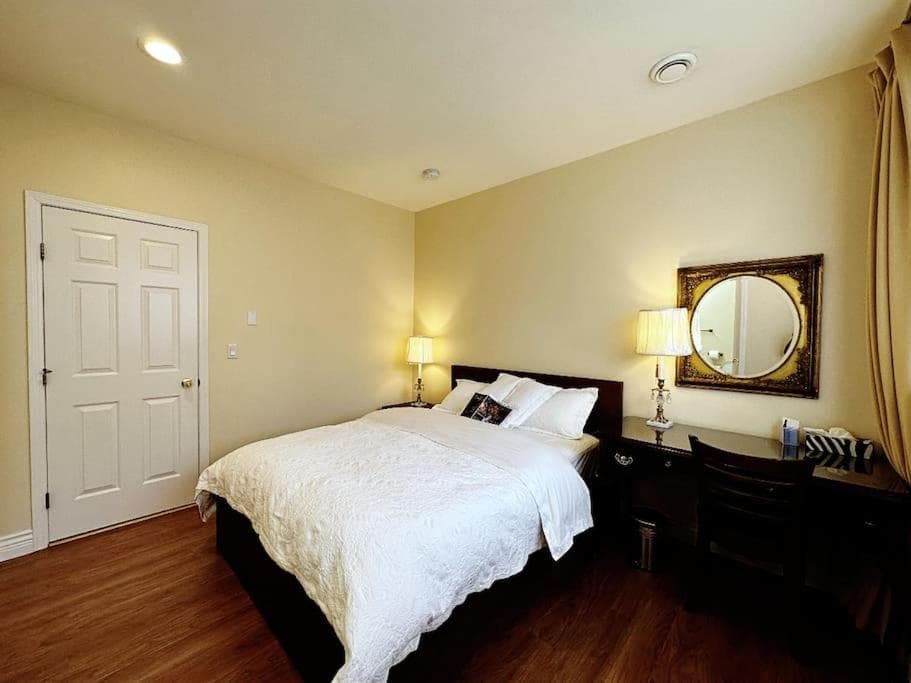 Super Cosy 8Bed & 6Bath in Vancouver heart near to airport and DownTown