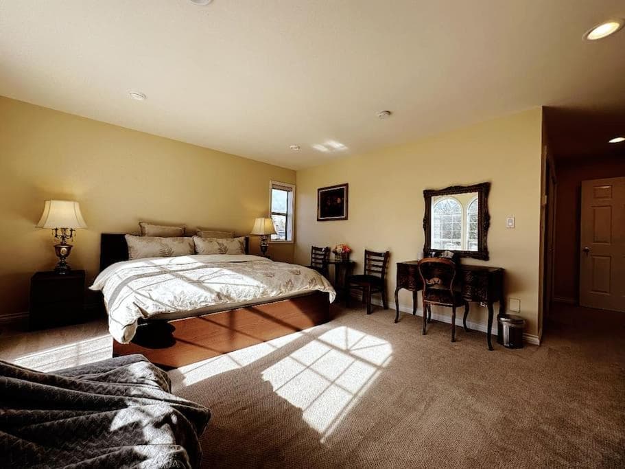 Super Cosy 8Bed & 6Bath in Vancouver heart near to airport and DownTown