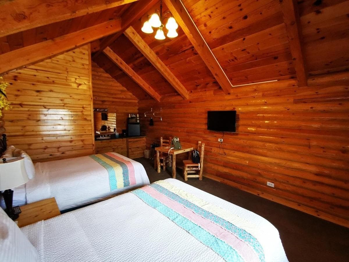 Bryce Canyon Log Cabins