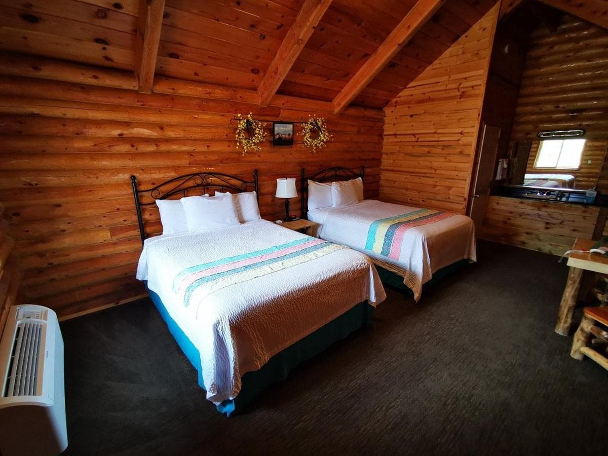 Bryce Canyon Log Cabins