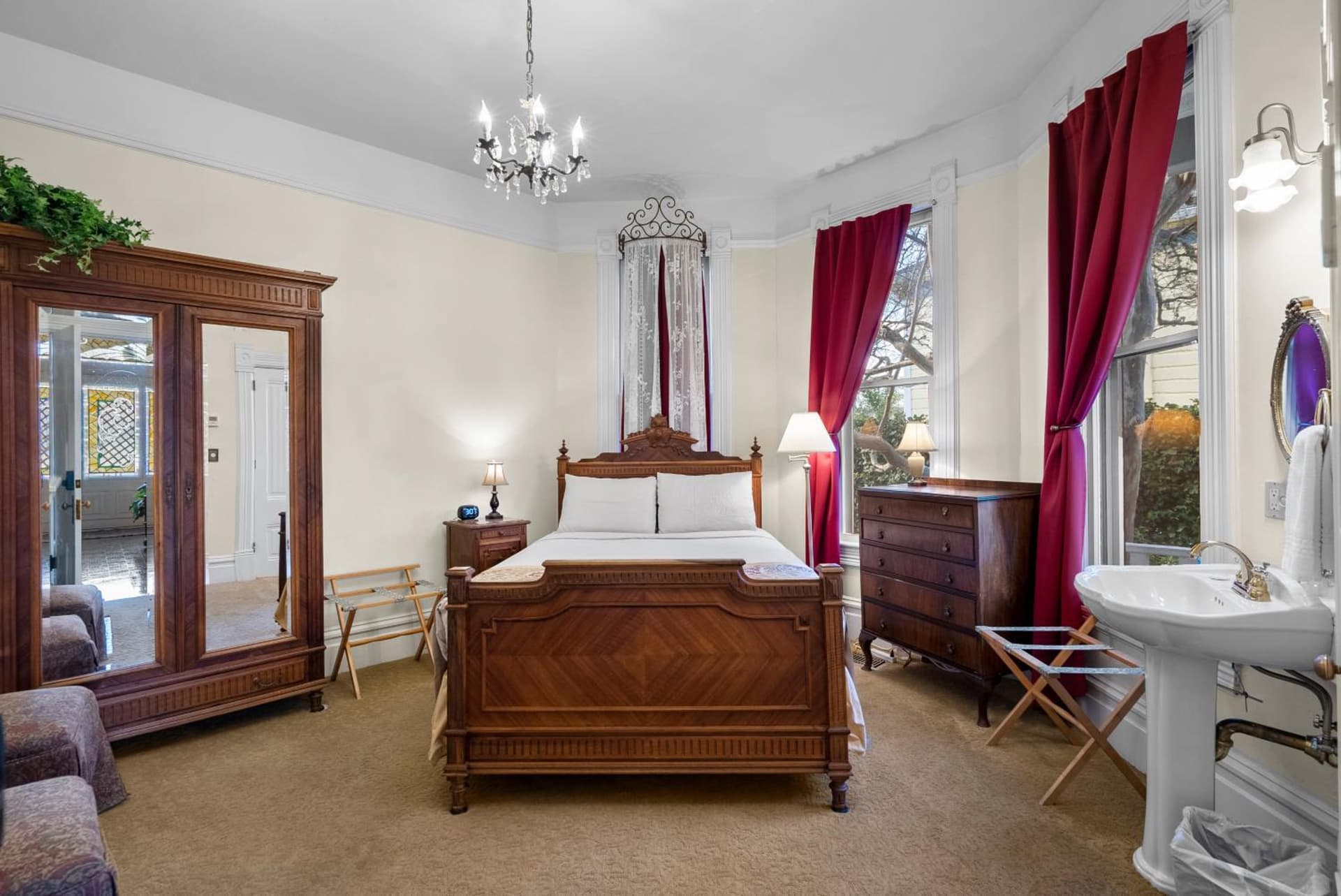 Hennessey House Bed and Breakfast