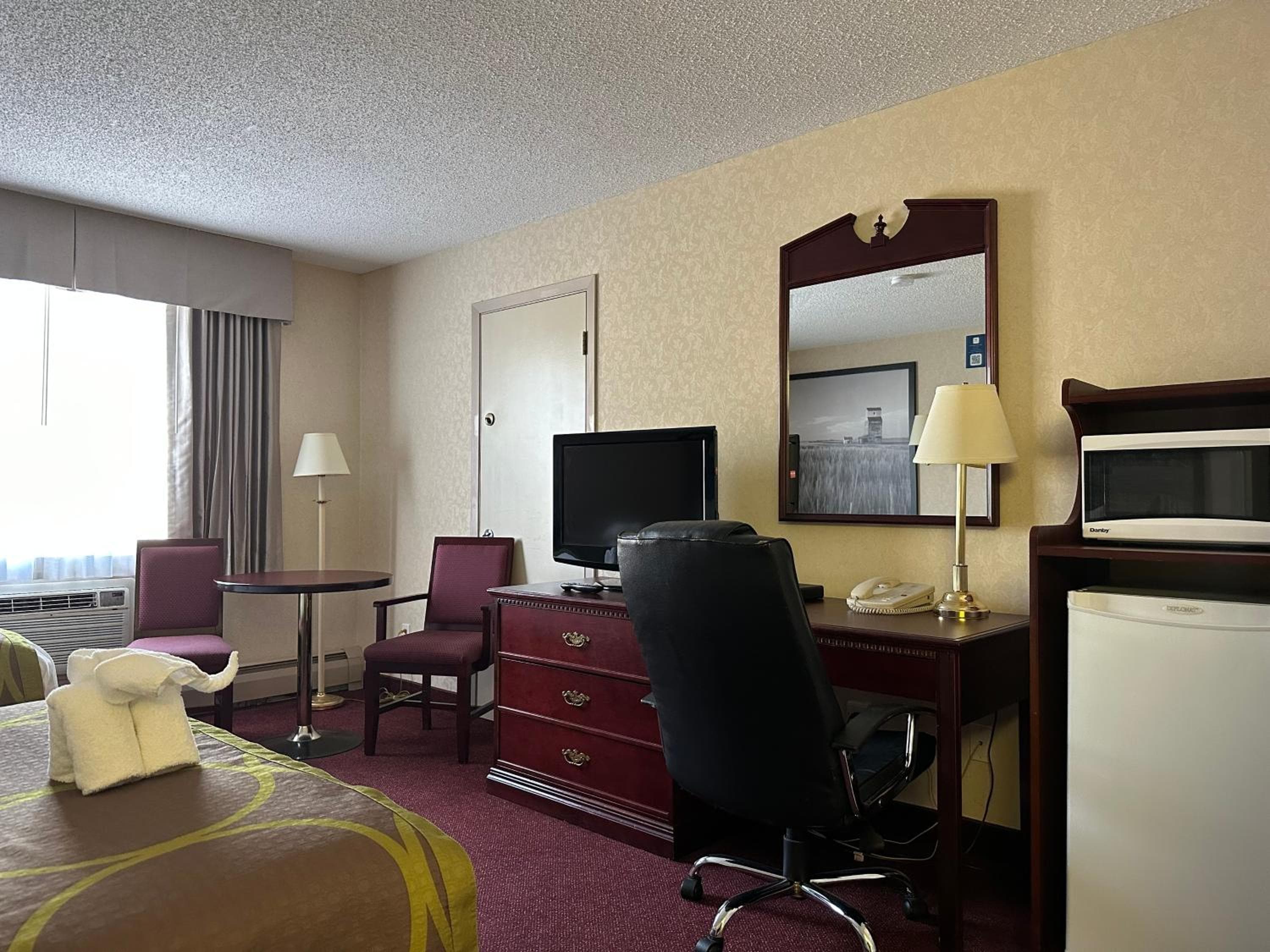 Super 8 by Wyndham Lethbridge