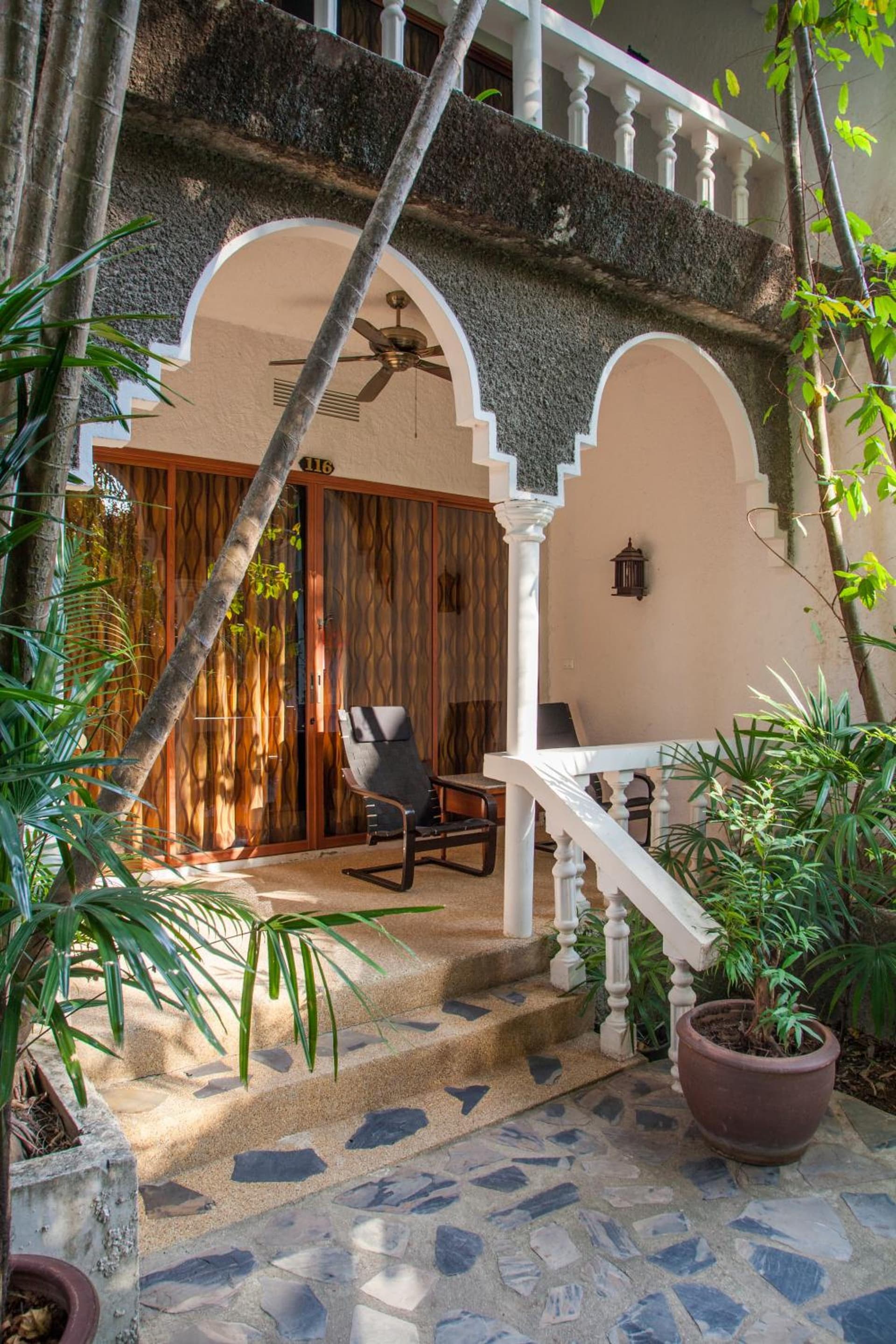 Tropica Bungalow Beach Hotel