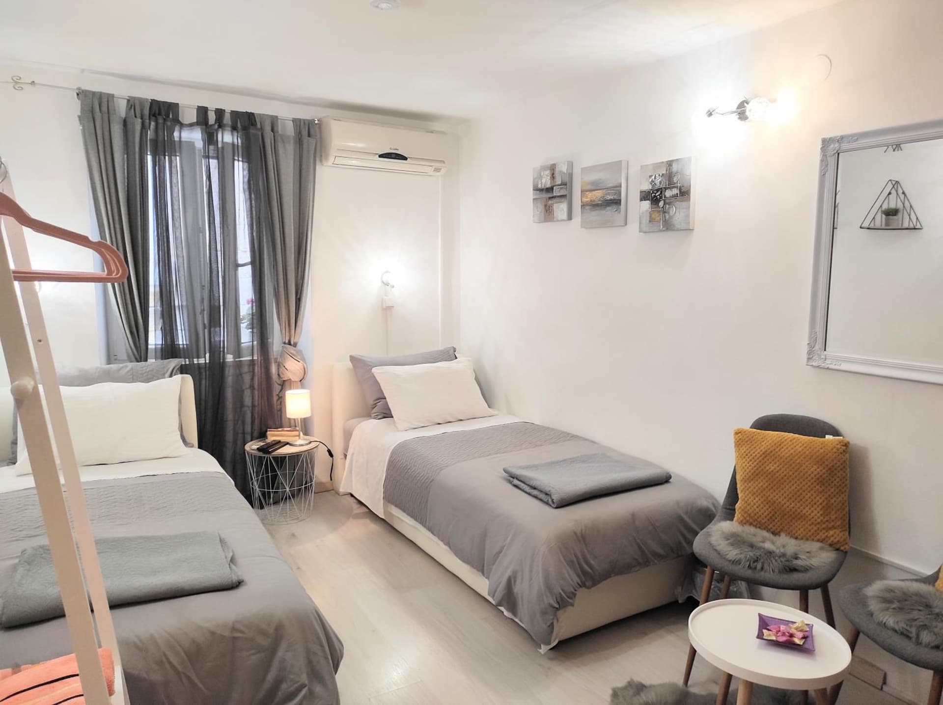 Apartments & Rooms As