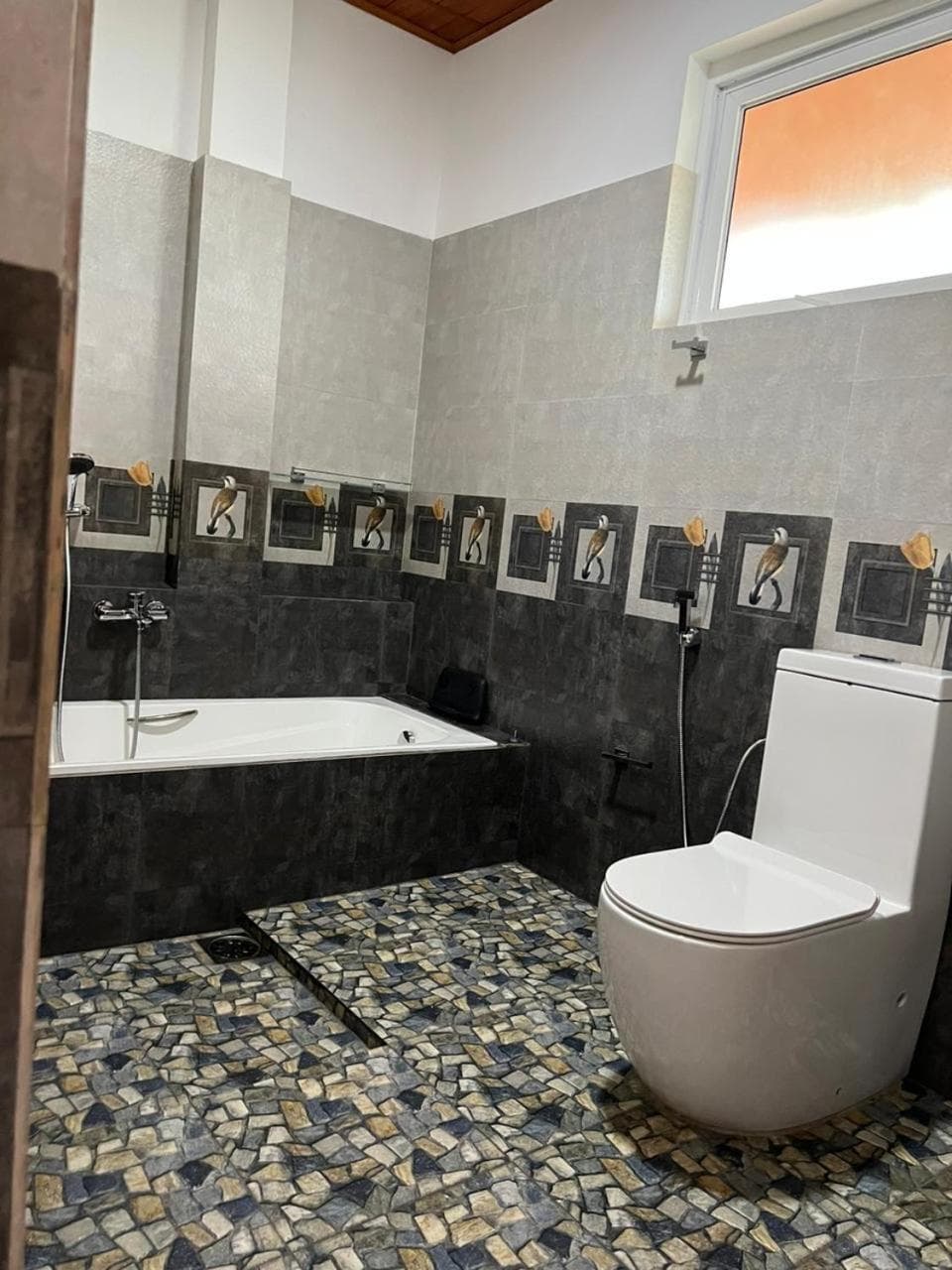 White Land City Hotel