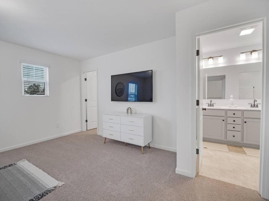 Gorgeous New Townhome/Charlotte!