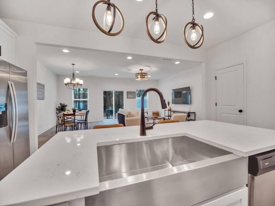 Gorgeous New Townhome/Charlotte!