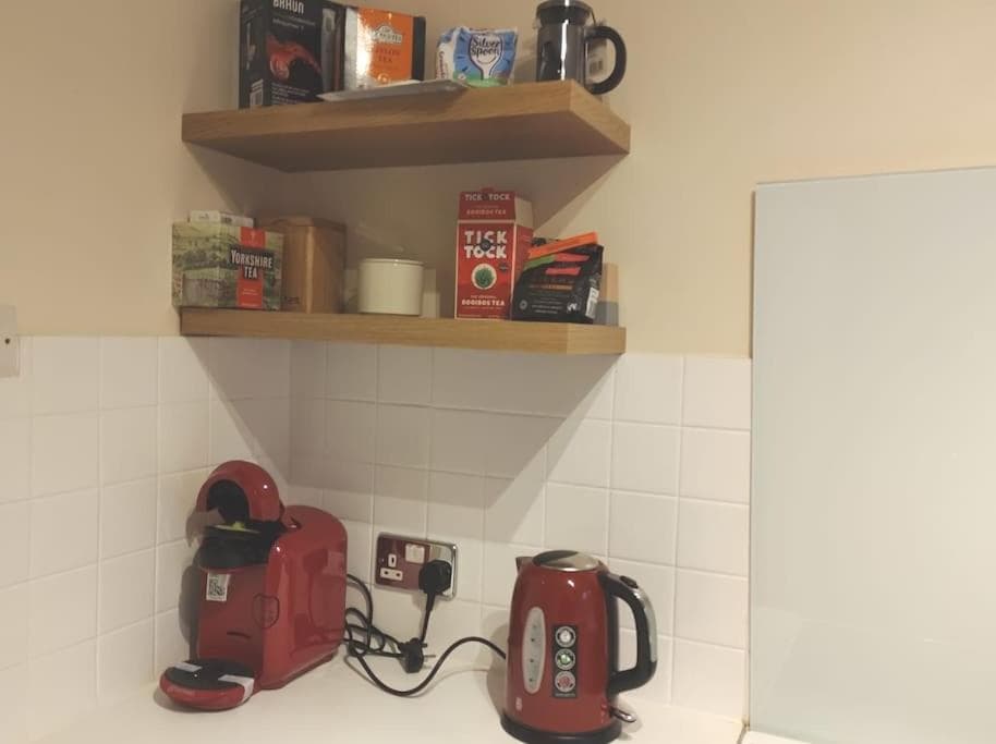 2 Bed Flat Near Station with Parking&Comgarden