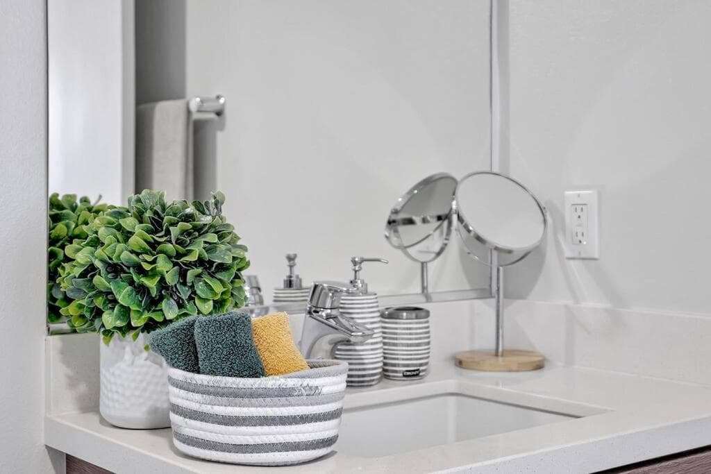 5 Heart of Santa Monica apartment