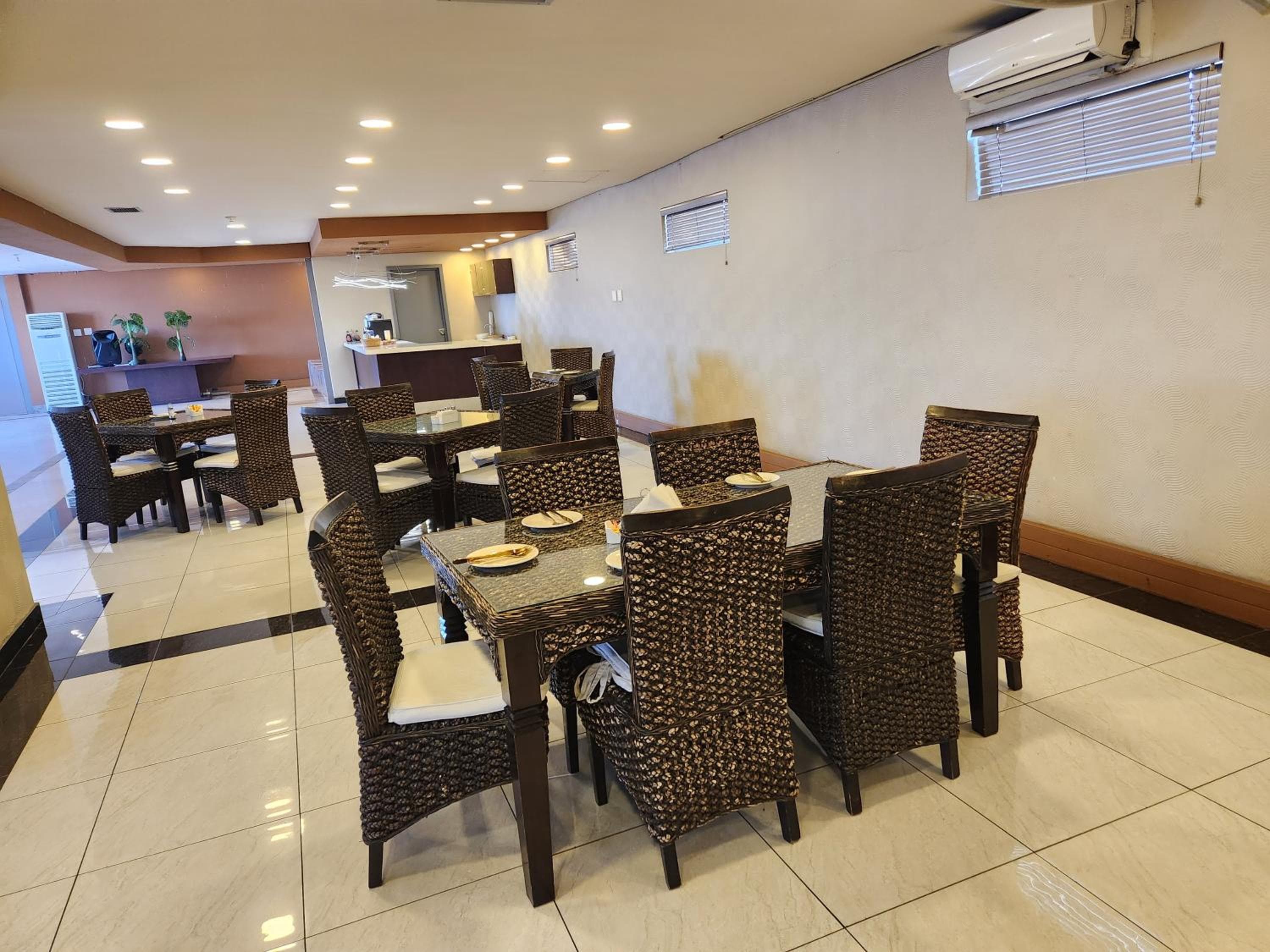 Palm Continental Hotel
