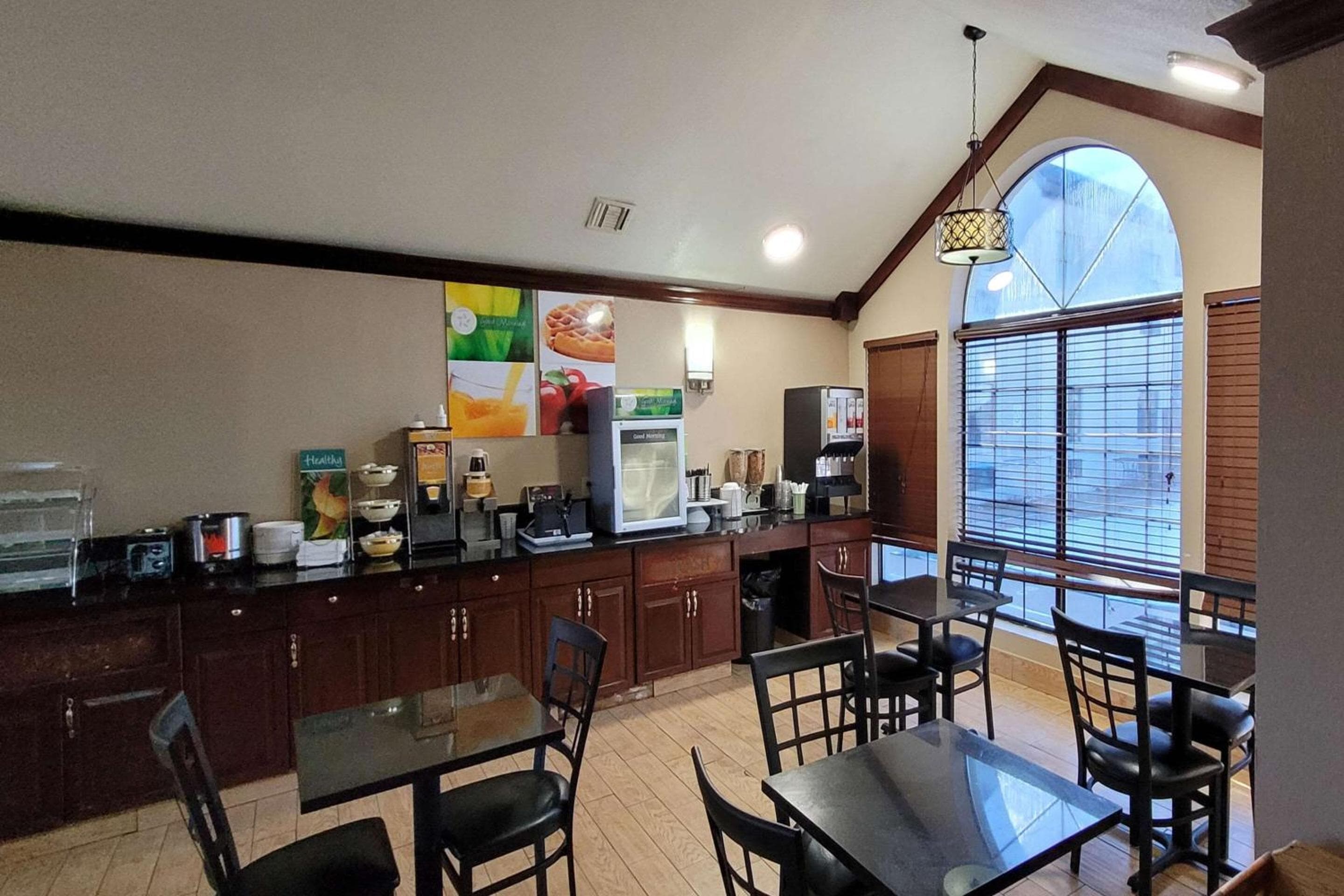 Quality Inn & Suites Columbia I-70