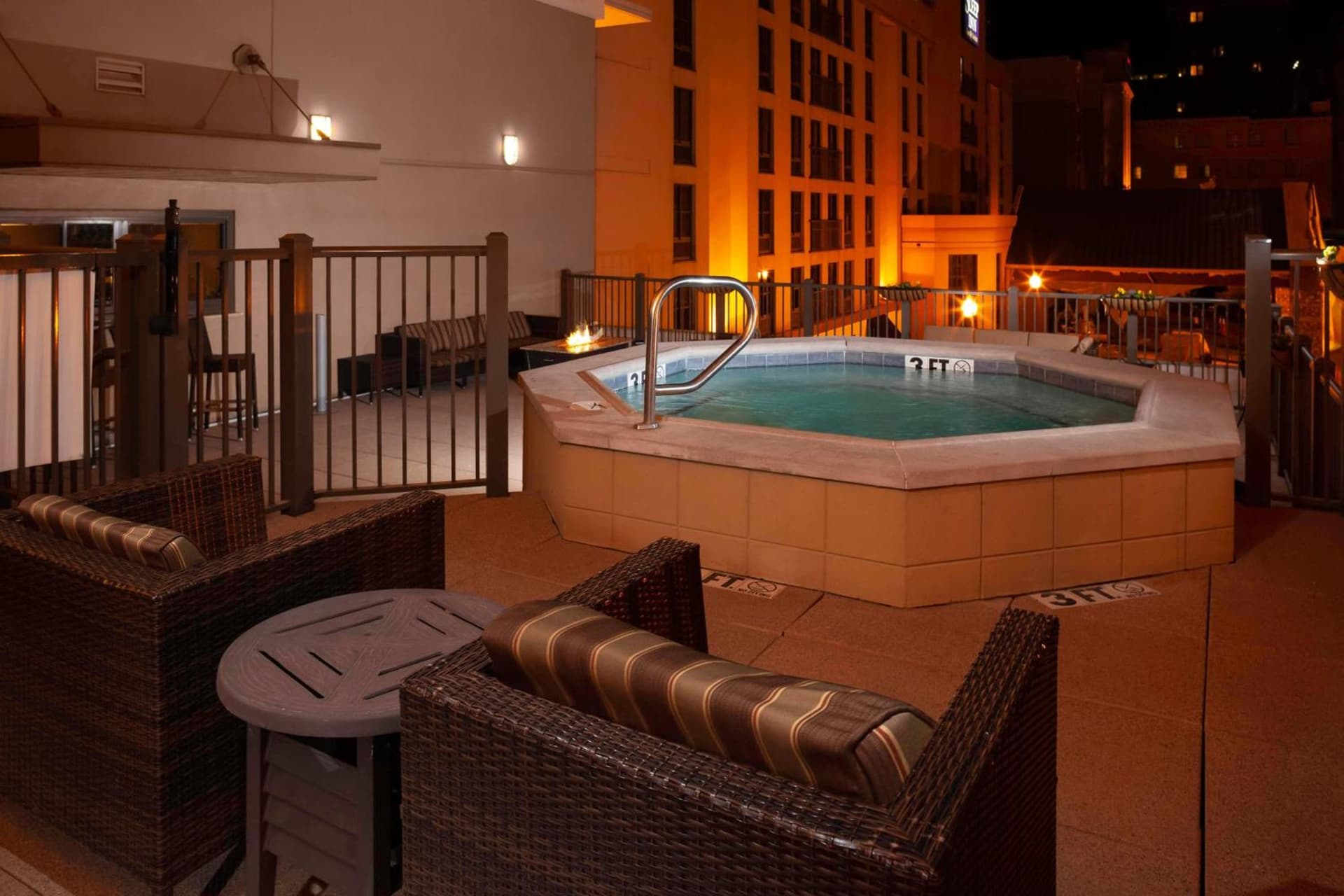 Courtyard Memphis Downtown
