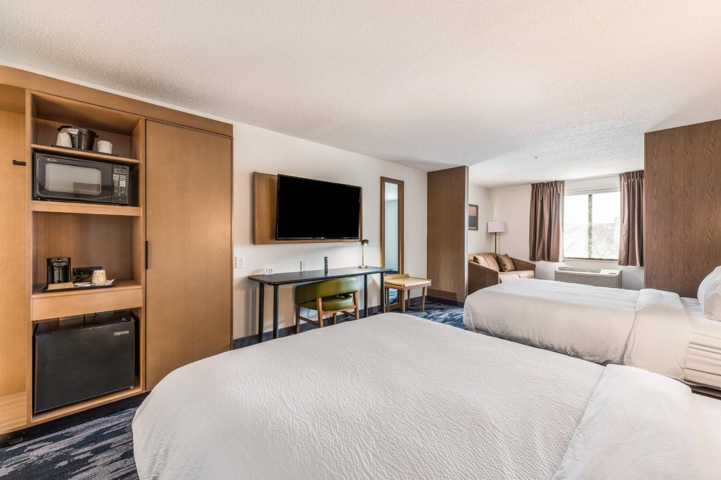 Fairfield by Marriott Inn & Suites Greensboro Coliseum Area