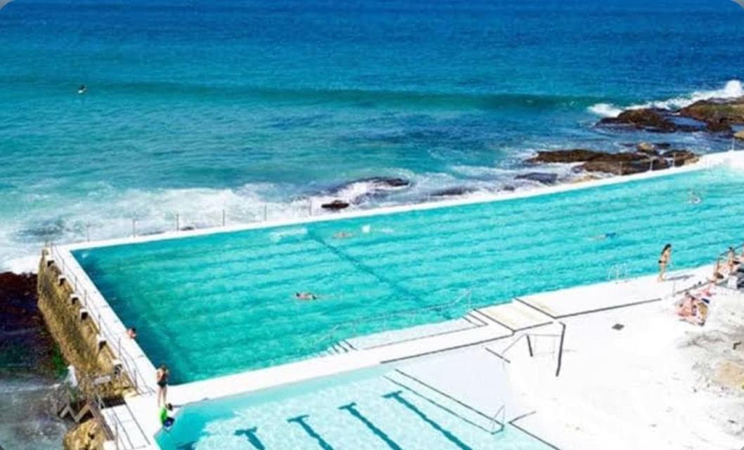 Chic Bondi Studio: 400 mtrs to Surf, Wifi & AC