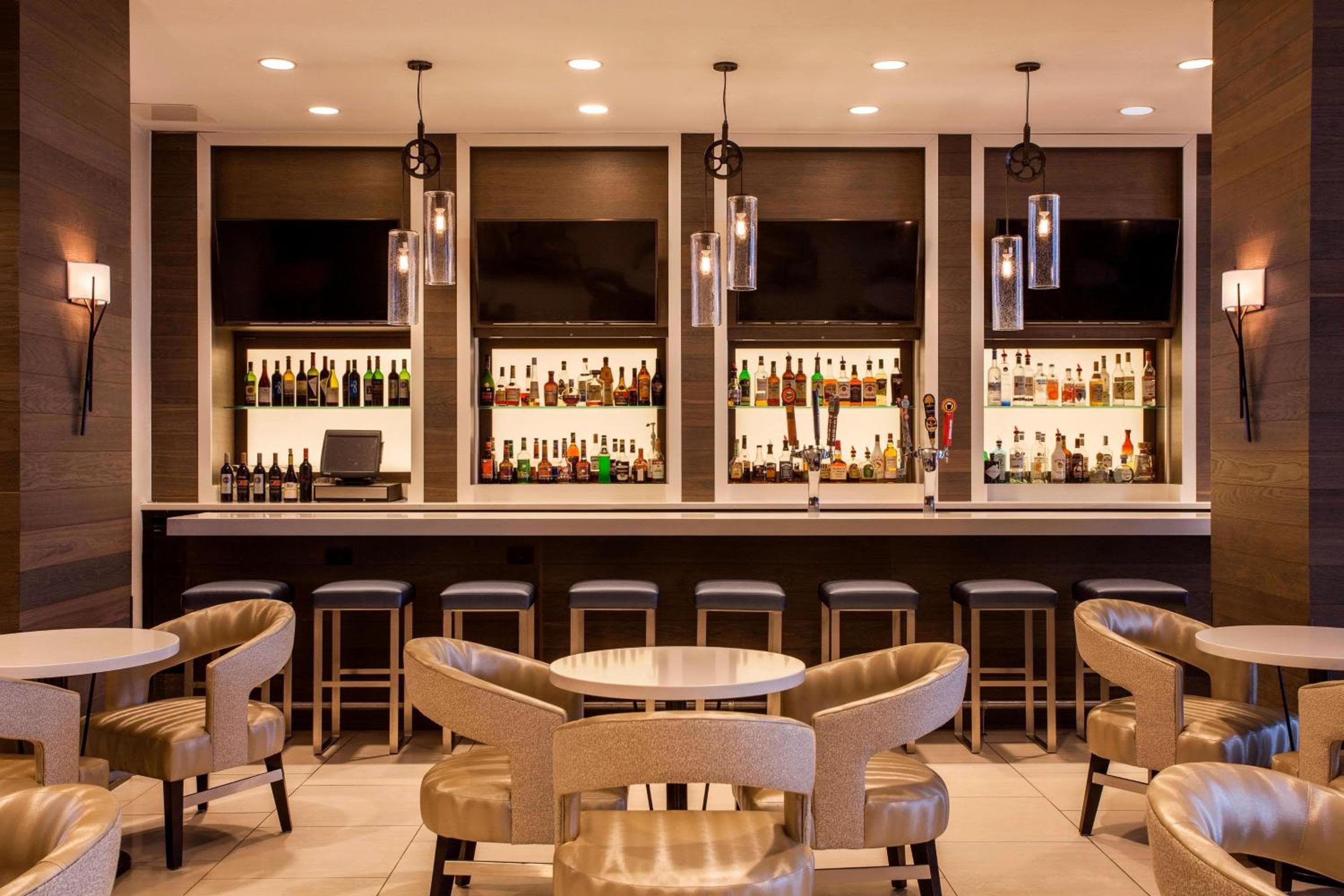 Sheraton Norfolk Waterside Hotel