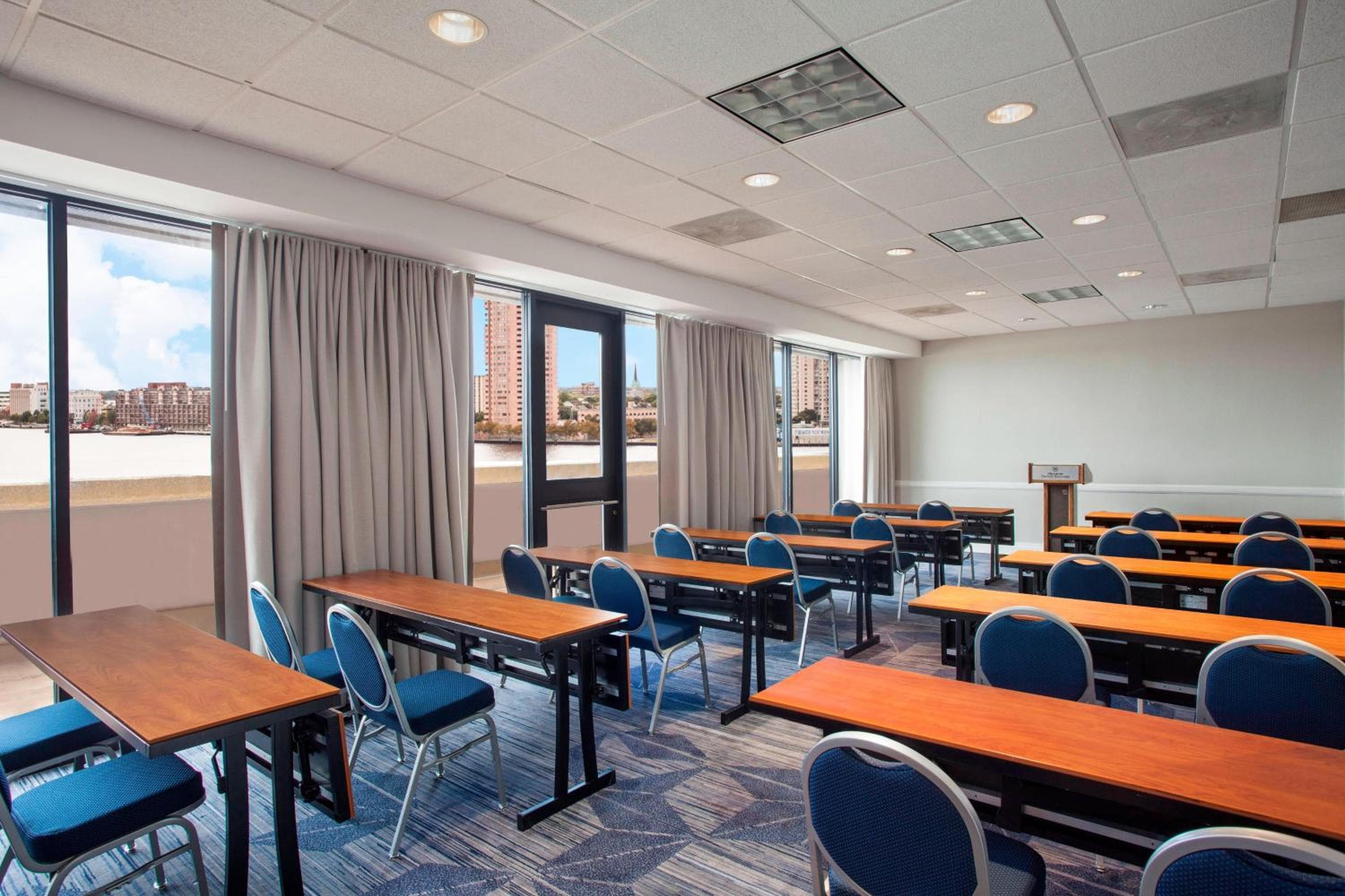Sheraton Norfolk Waterside Hotel